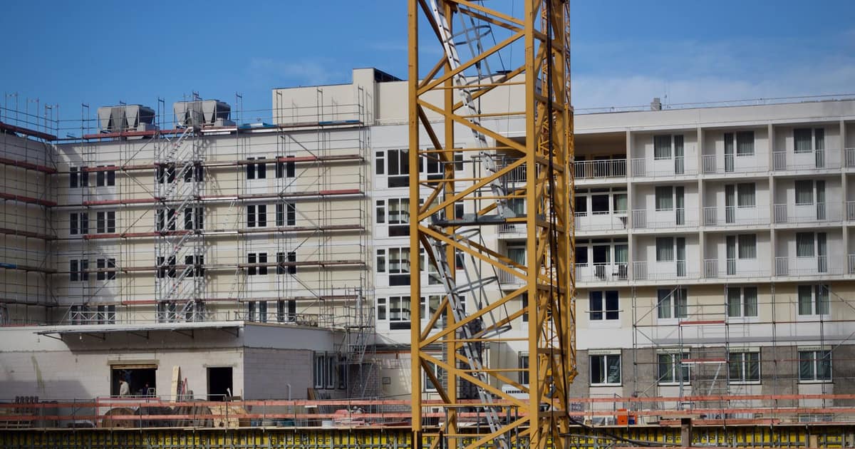 Codul Urbanismului a trecut de Parlament: autorizație de construire în 65 de zile. Ce se schimbă și de când
