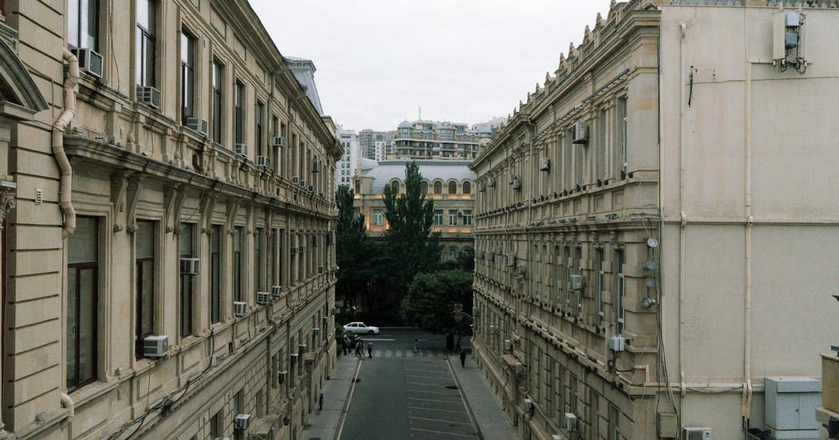 Cum negociezi prețul unei locuințe: tactici oneste care funcționează