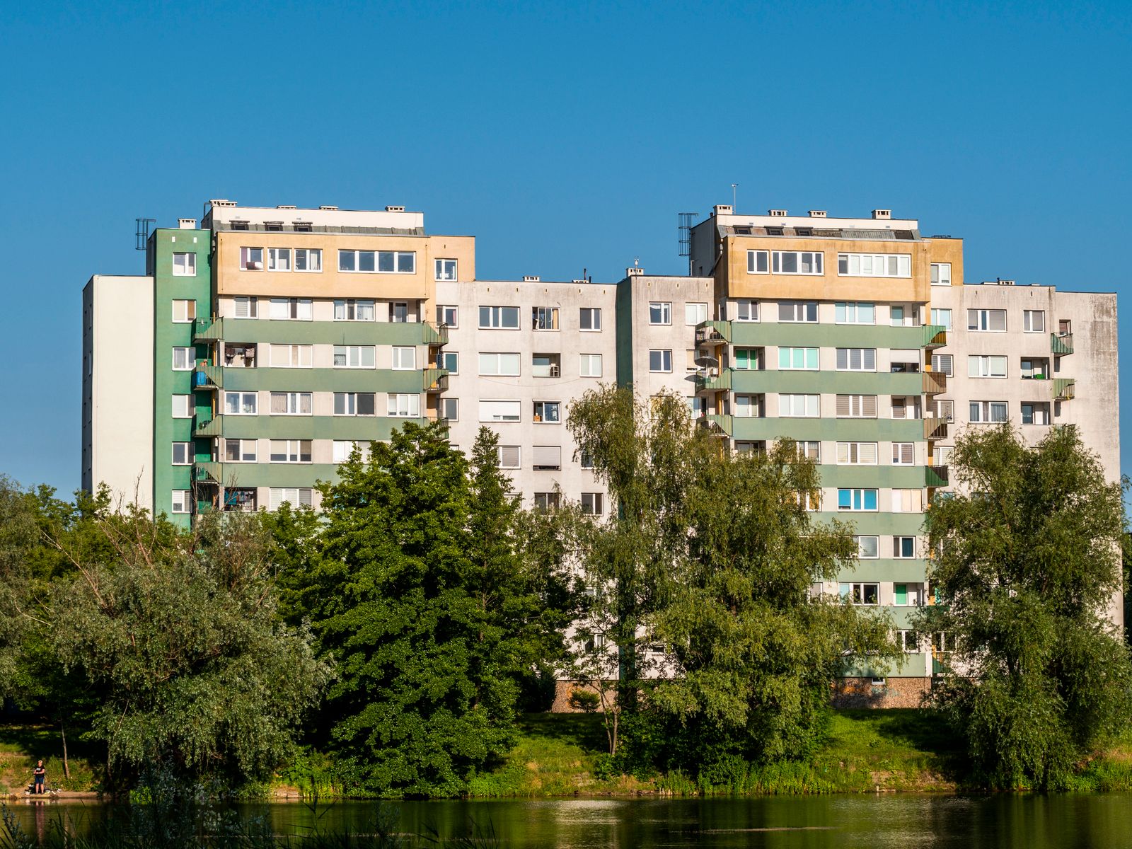 Cât timp le ia românilor să-și permită un apartament? București, 6,8 ani; Constanța, 12 ani, arată BNR