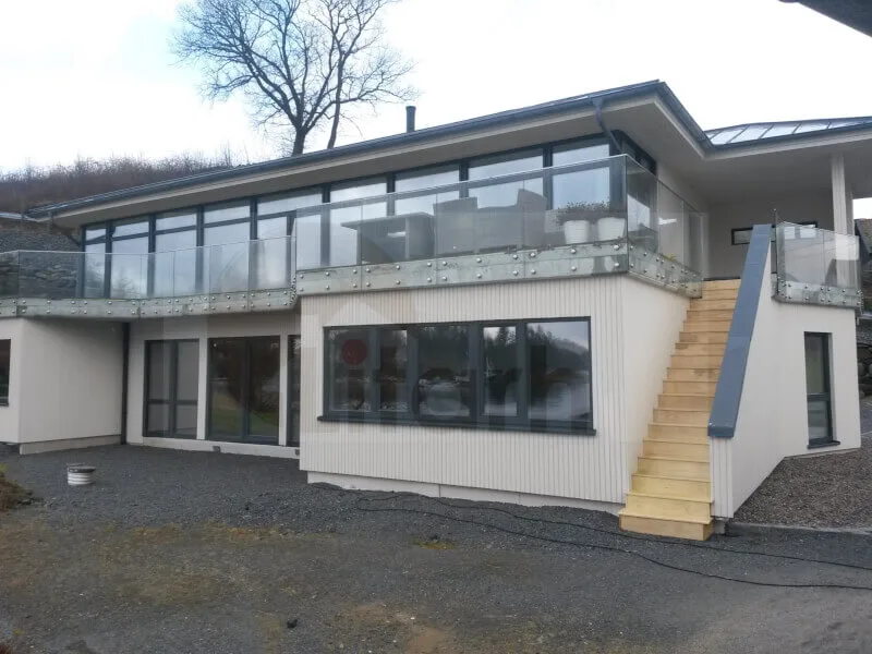 Casă din lemn, beton și oțel, Finnøy, Norvegia