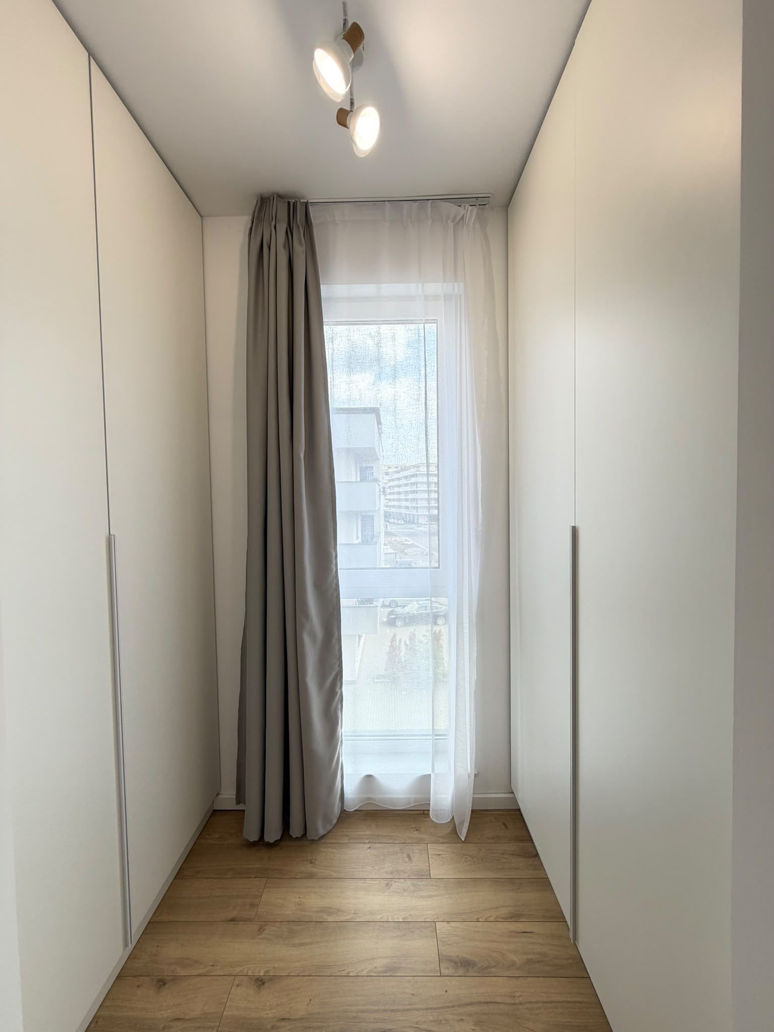 Apartament 2 camere, balcon, etaj intermediar, garaj, zona Eroilor — fotografia 11