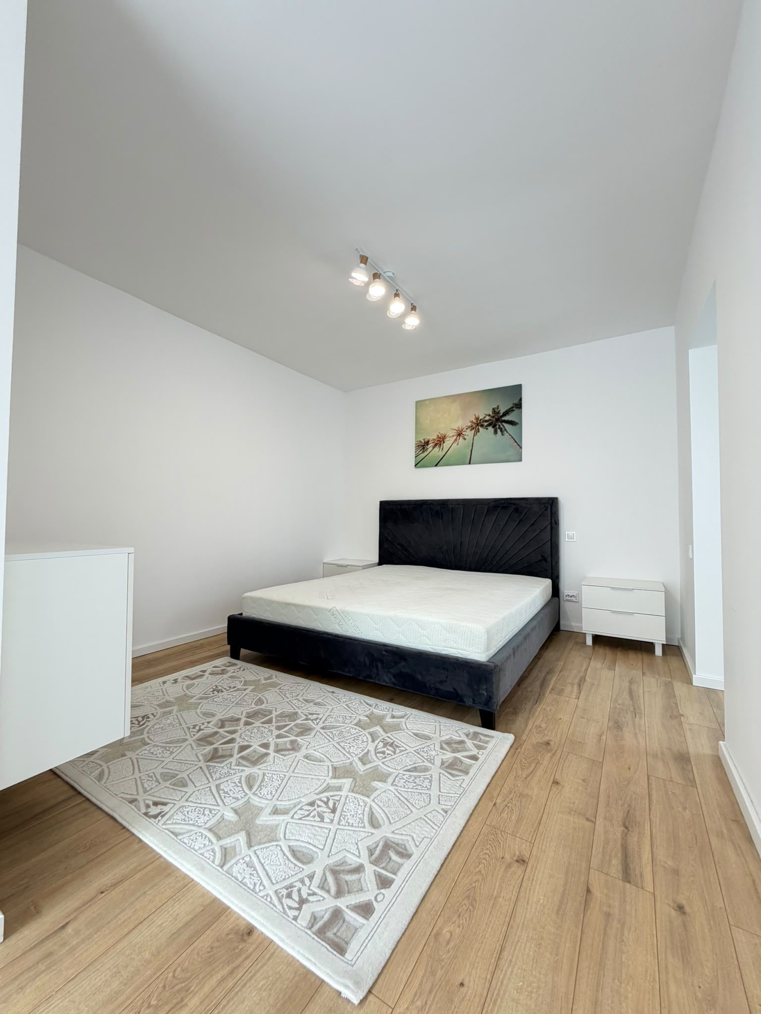 Apartament 2 camere, balcon, etaj intermediar, garaj, zona Eroilor — fotografia 9