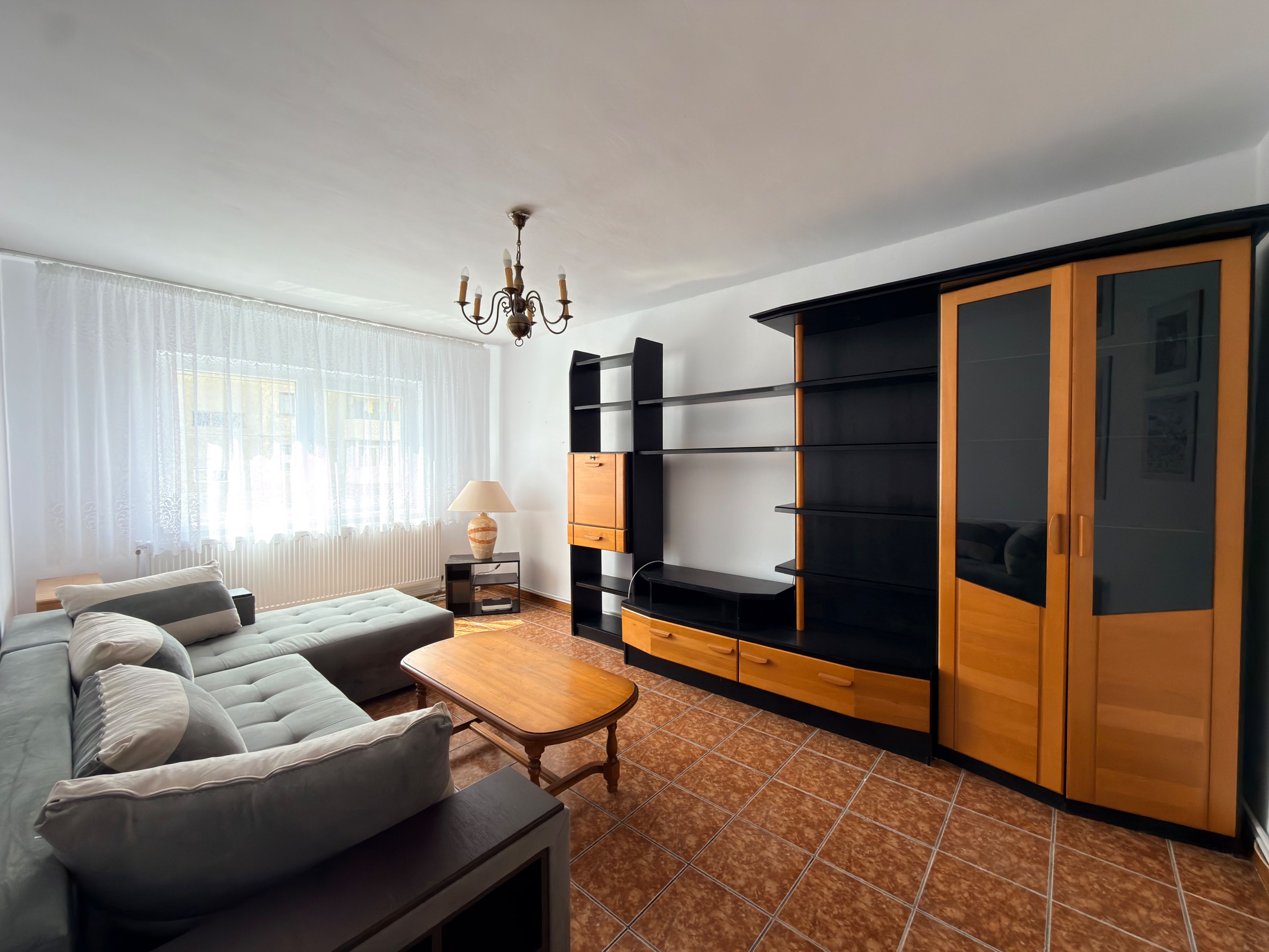 Apartament 3 camere etaj 3- Campulung-Zona Visoi!