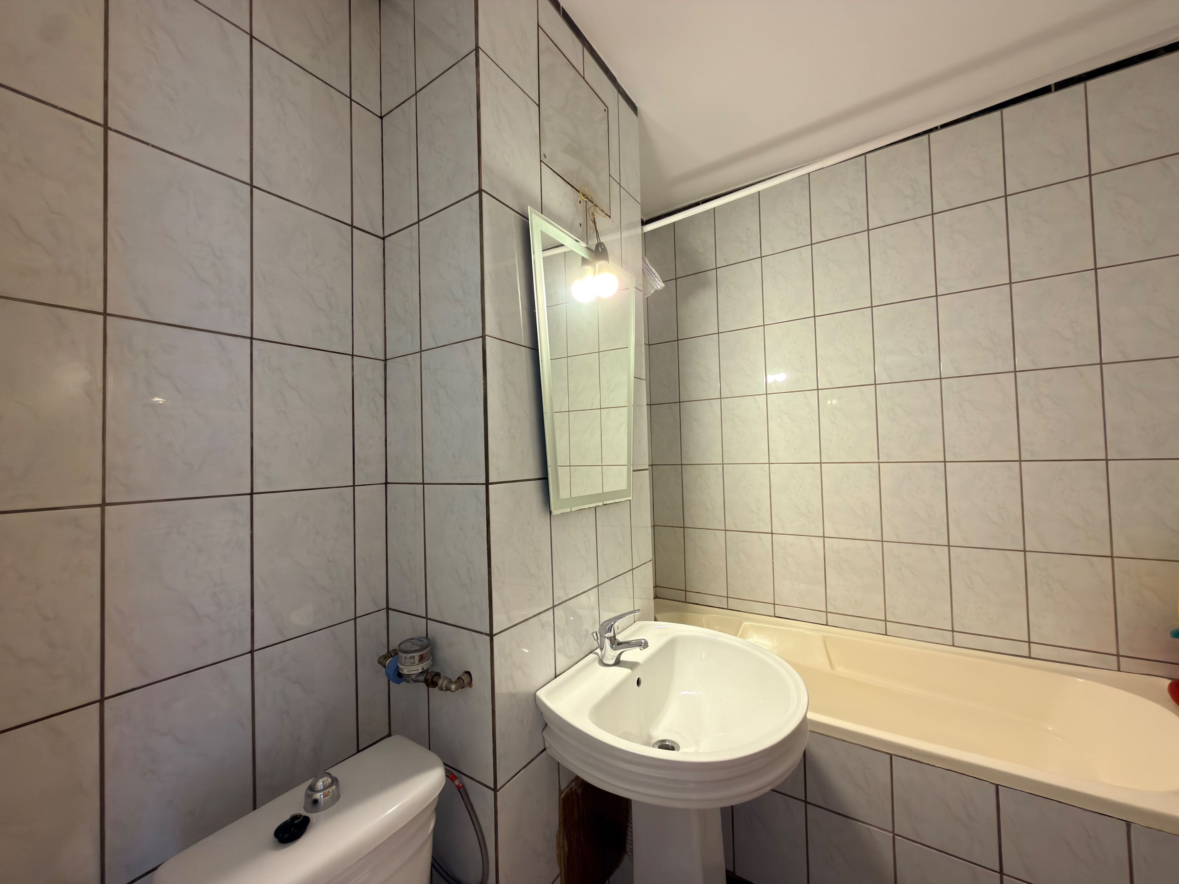 Apartament 3 camere etaj 3- Campulung-Zona Visoi! — fotografia 7