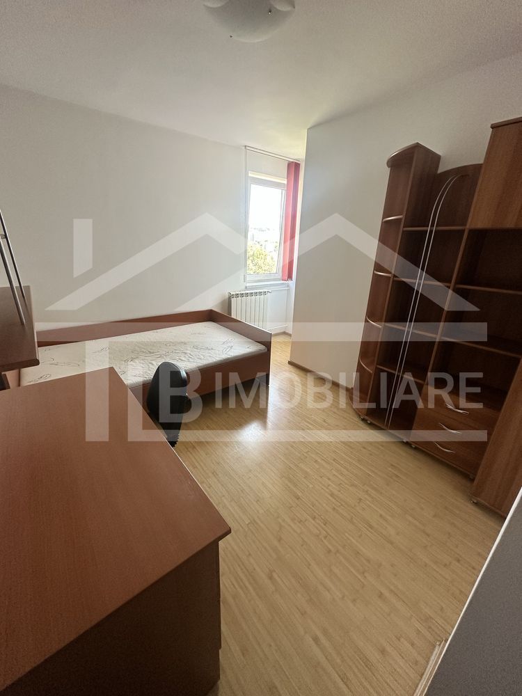Apartament cu 2 camere, 60 mp, decomandat, Zona Poli 2 — fotografia 3