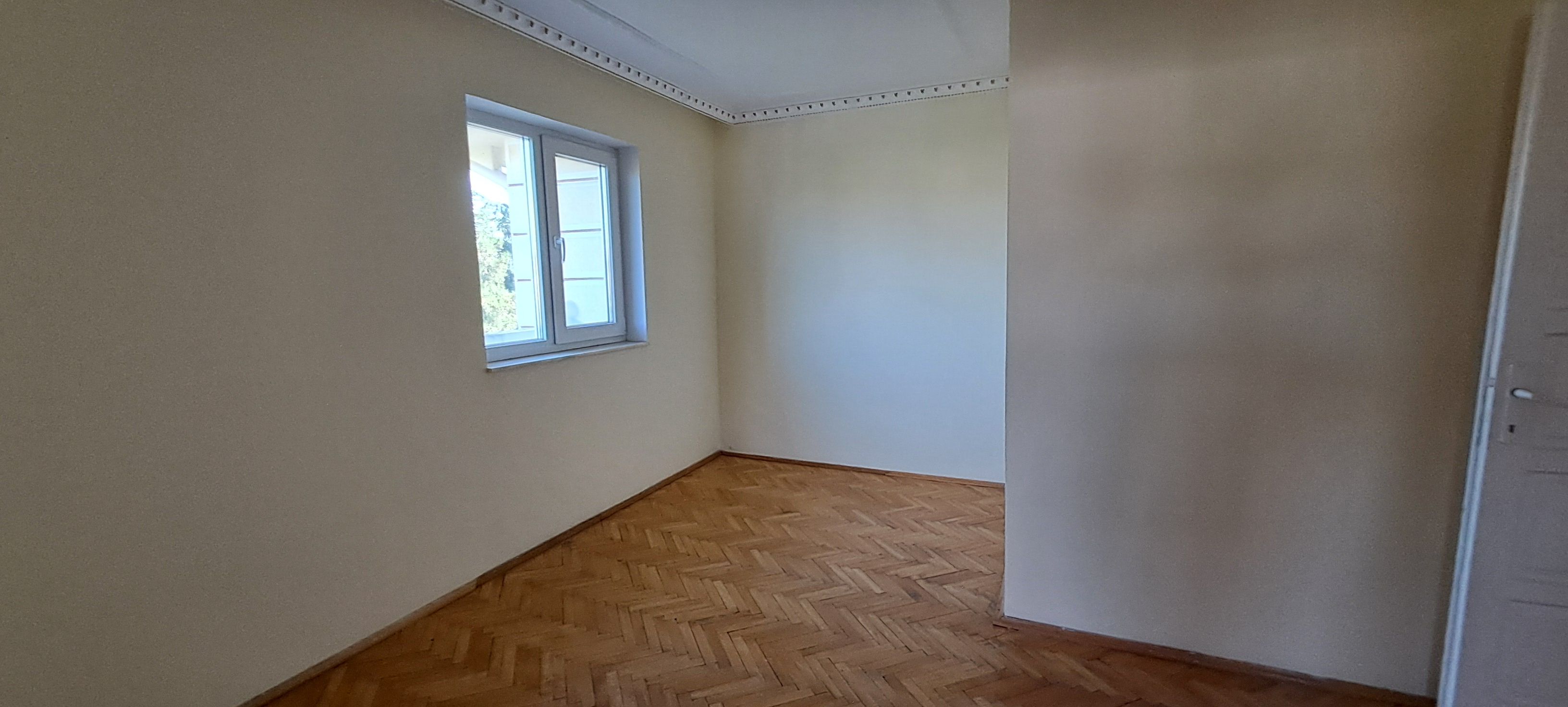 Vilă cu potențial comercial și rezidențial — fotografia 10