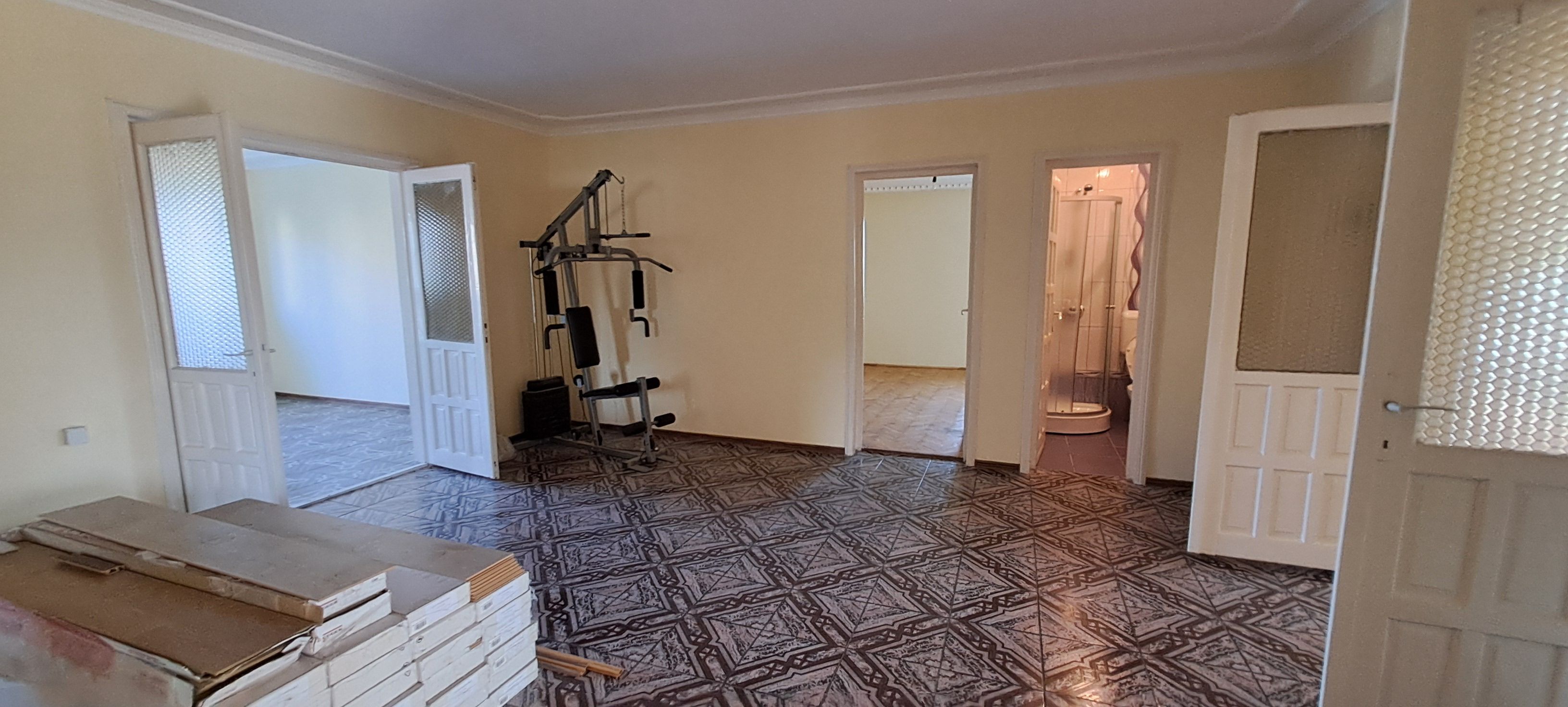 Vilă cu potențial comercial și rezidențial — fotografia 12