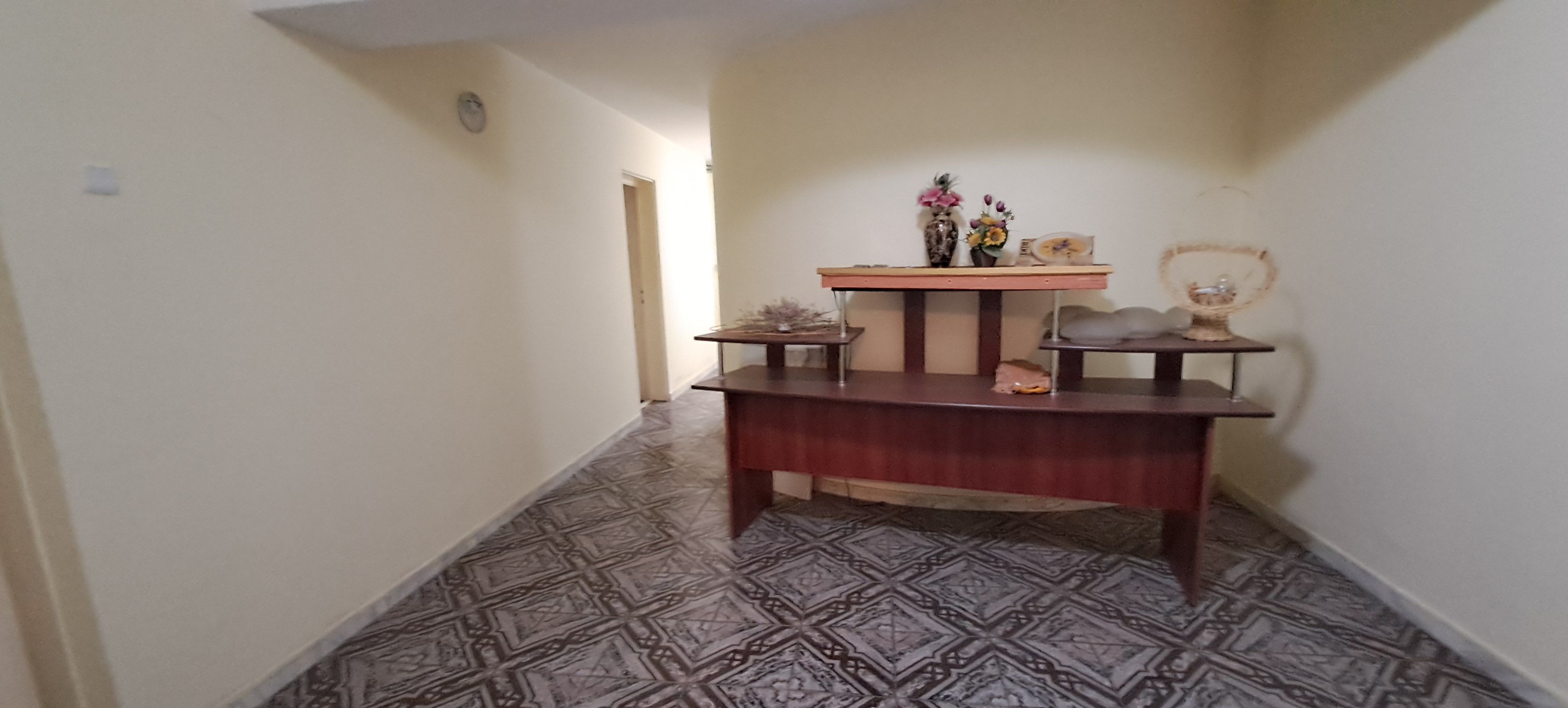 Vilă cu potențial comercial și rezidențial — fotografia 13