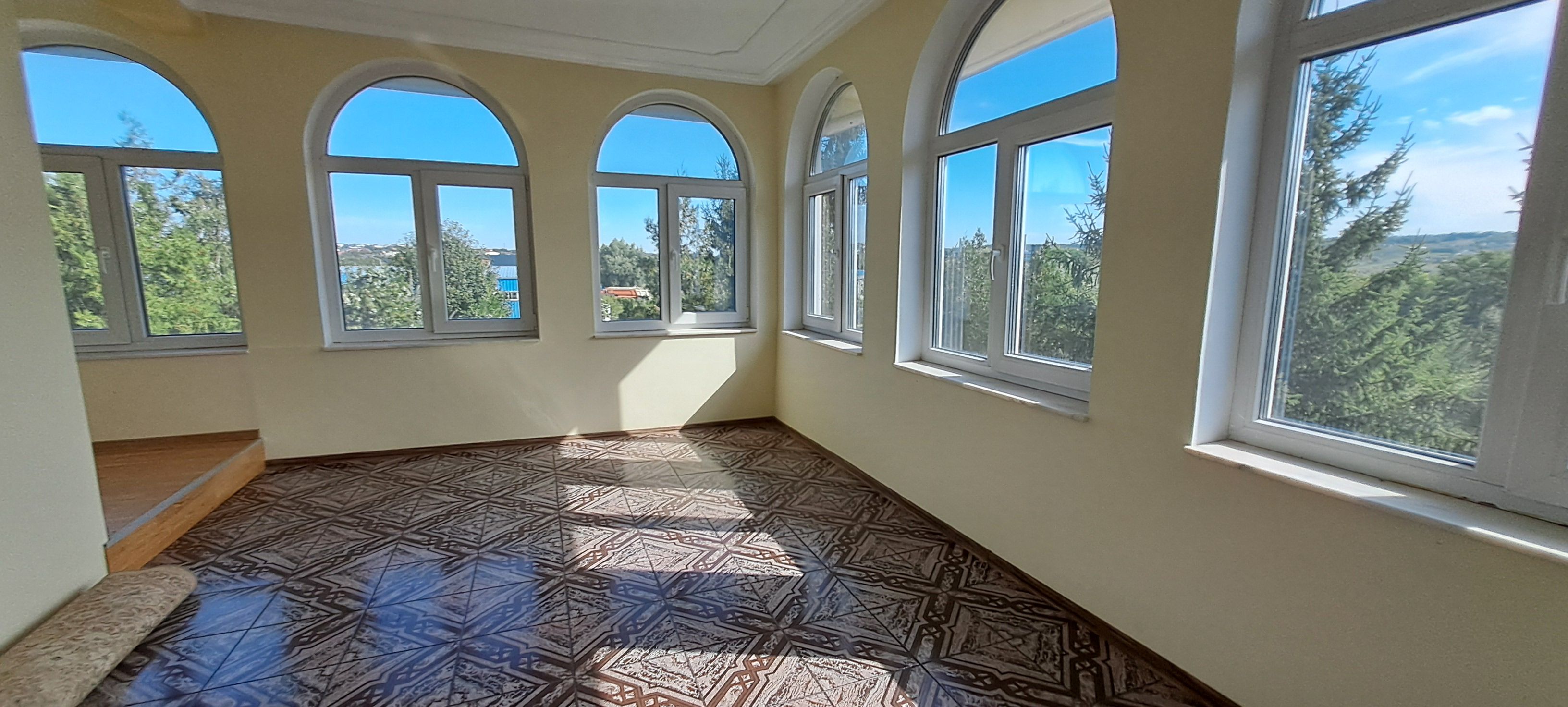 Vilă cu potențial comercial și rezidențial — fotografia 30