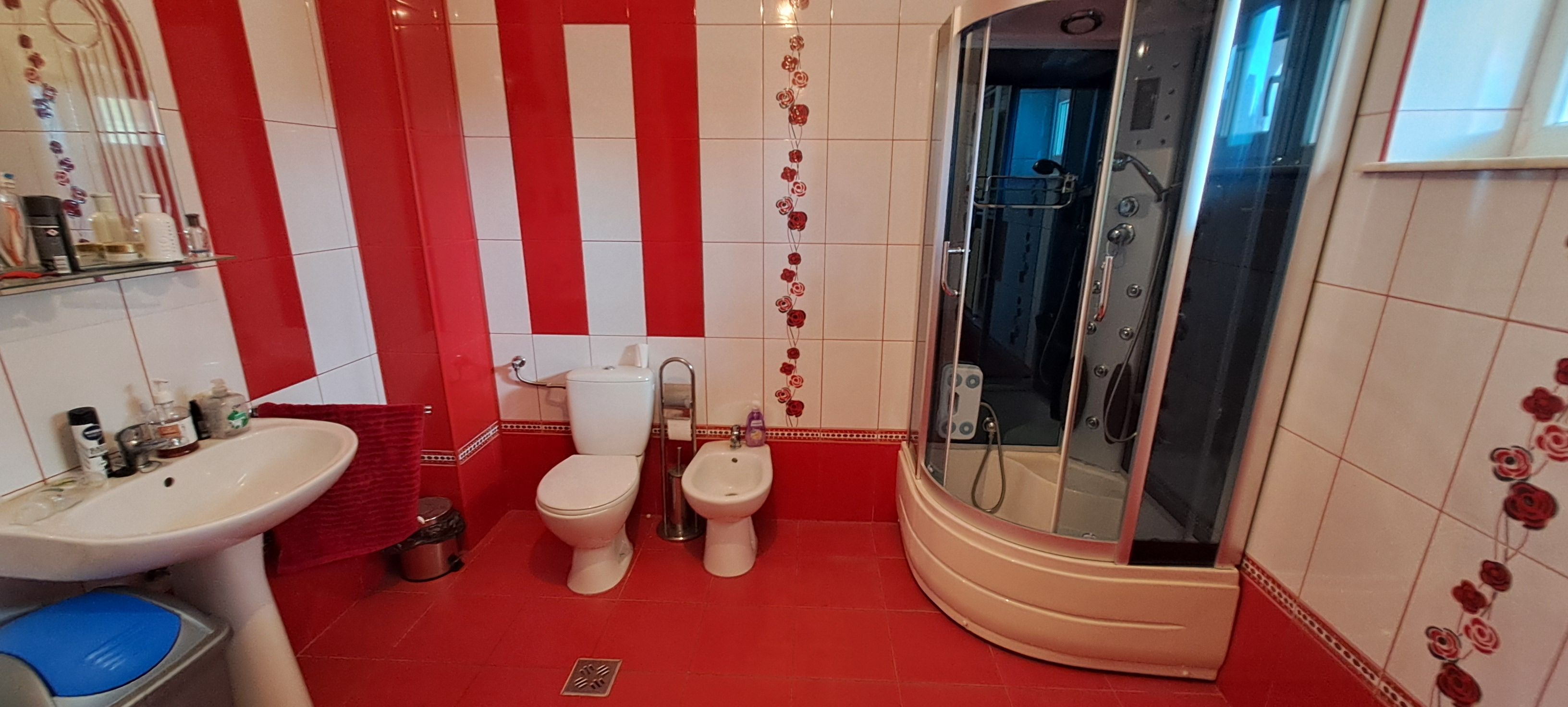 Vilă cu potențial comercial și rezidențial — fotografia 32