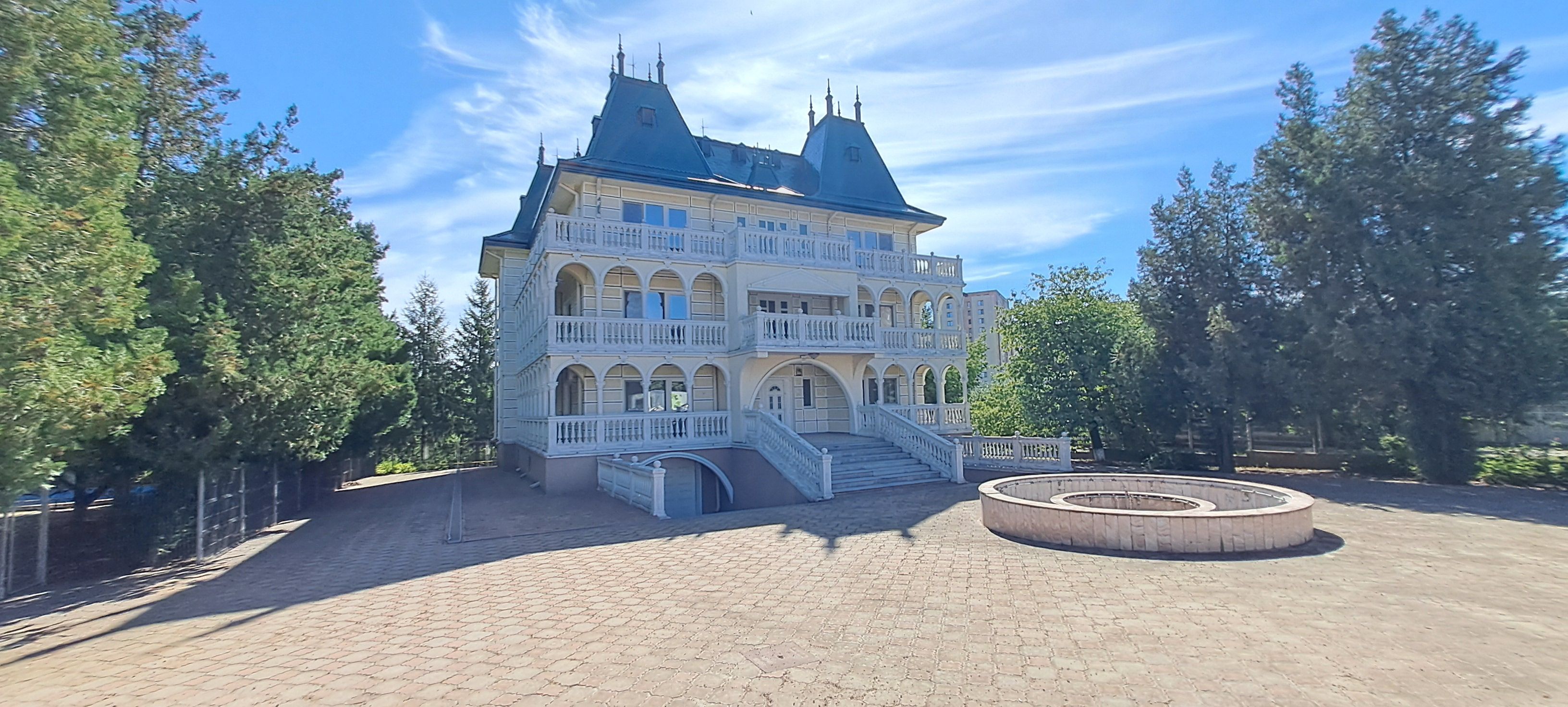 Vilă cu potențial comercial și rezidențial — fotografia 34