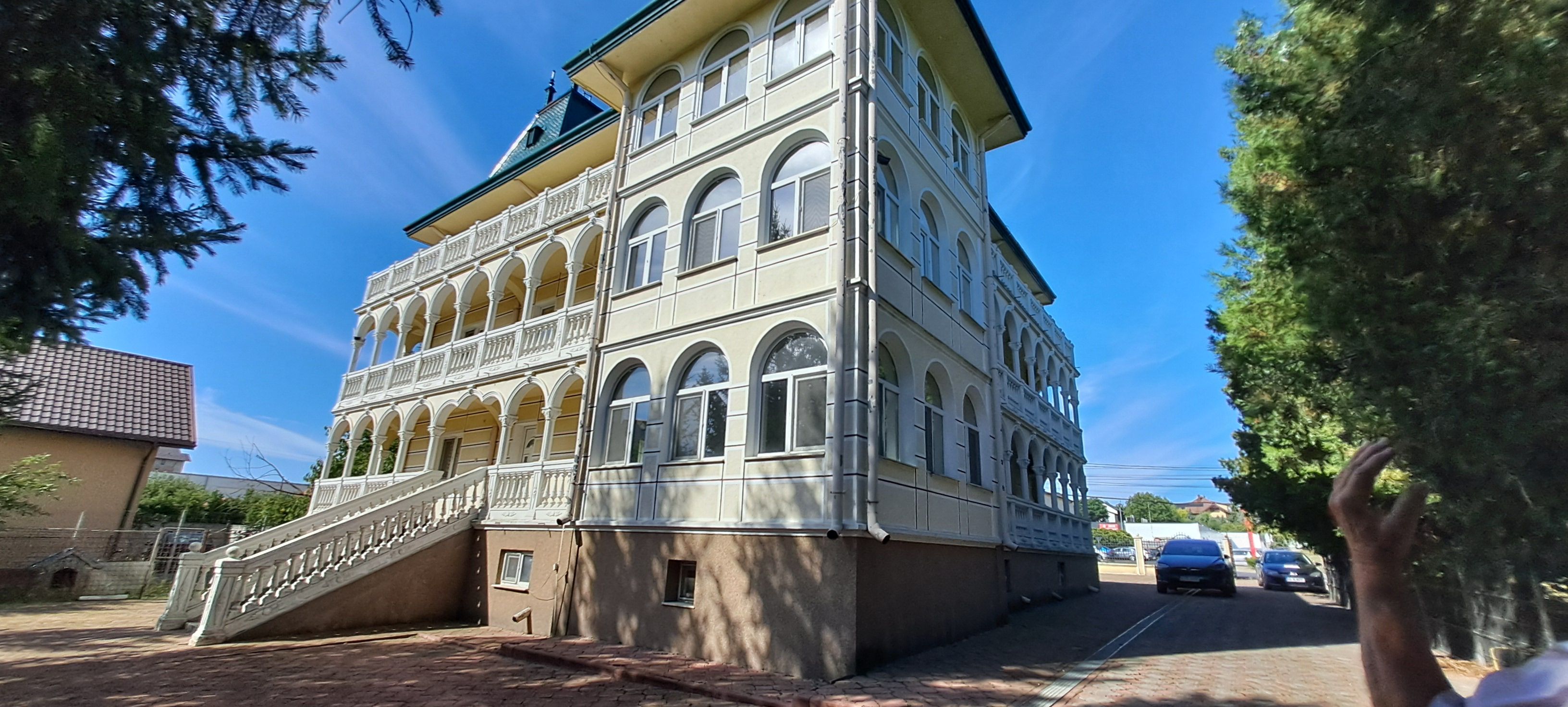 Vilă cu potențial comercial și rezidențial — fotografia 35