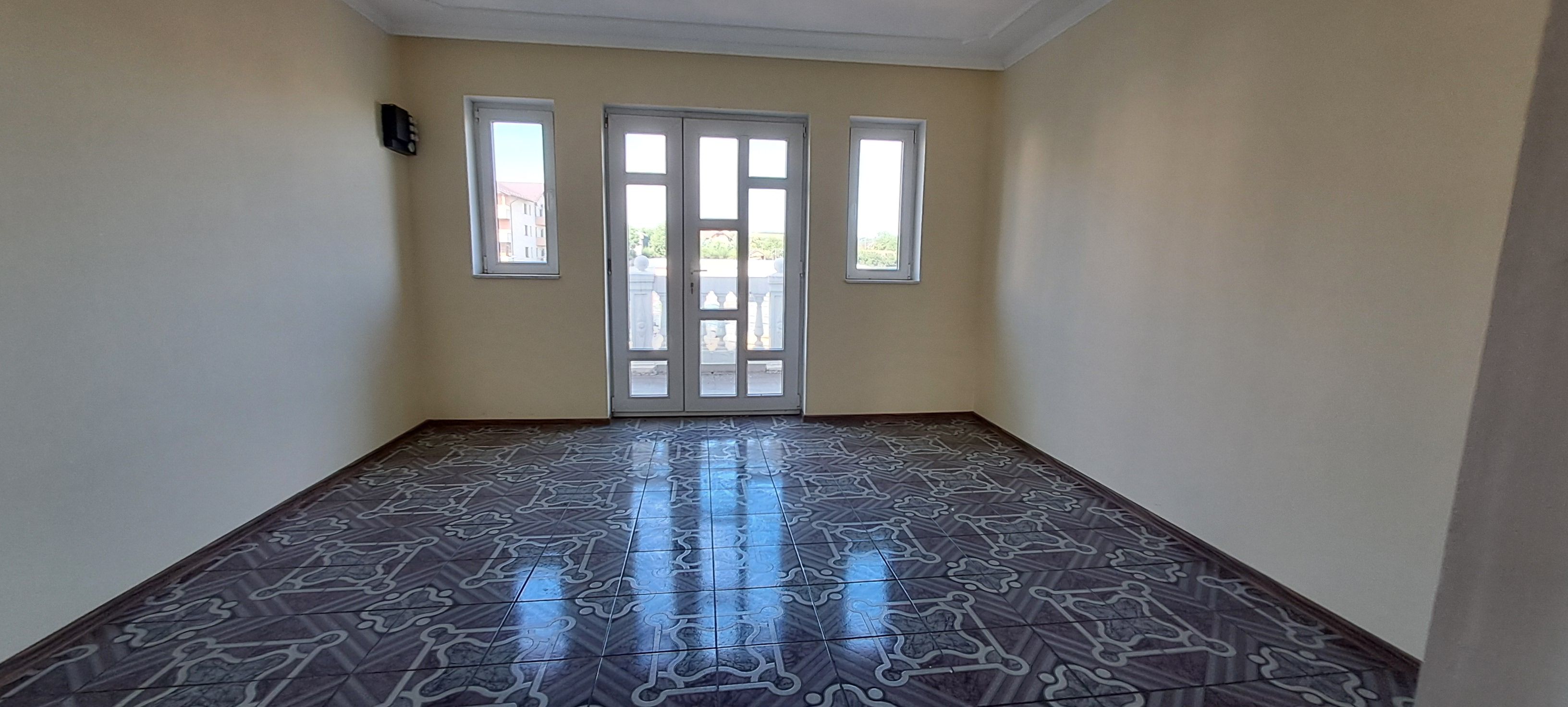 Vilă cu potențial comercial și rezidențial — fotografia 8