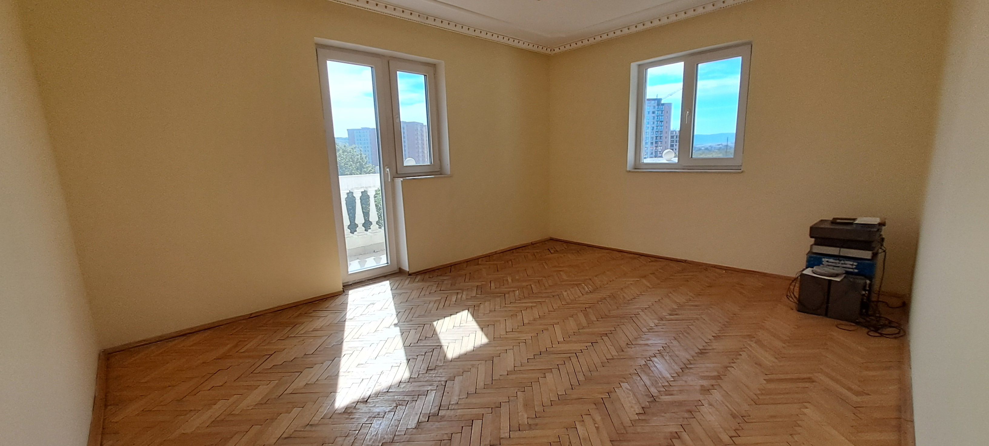 Vilă cu potențial comercial și rezidențial — fotografia 9