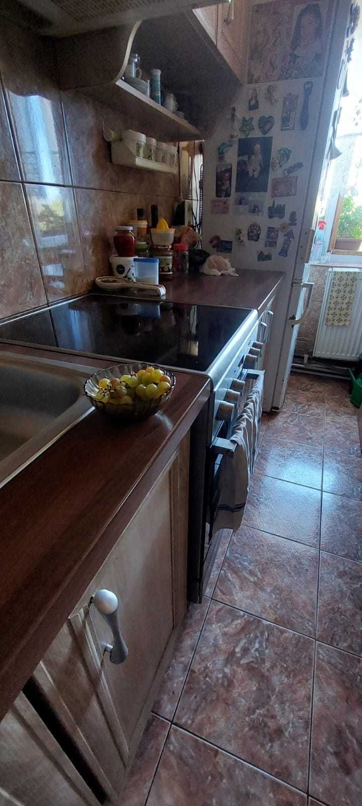 BRASADAS vinde URGENT ap 2 cam etaj 4/4 pe Aleea Prahovei. — fotografia 5