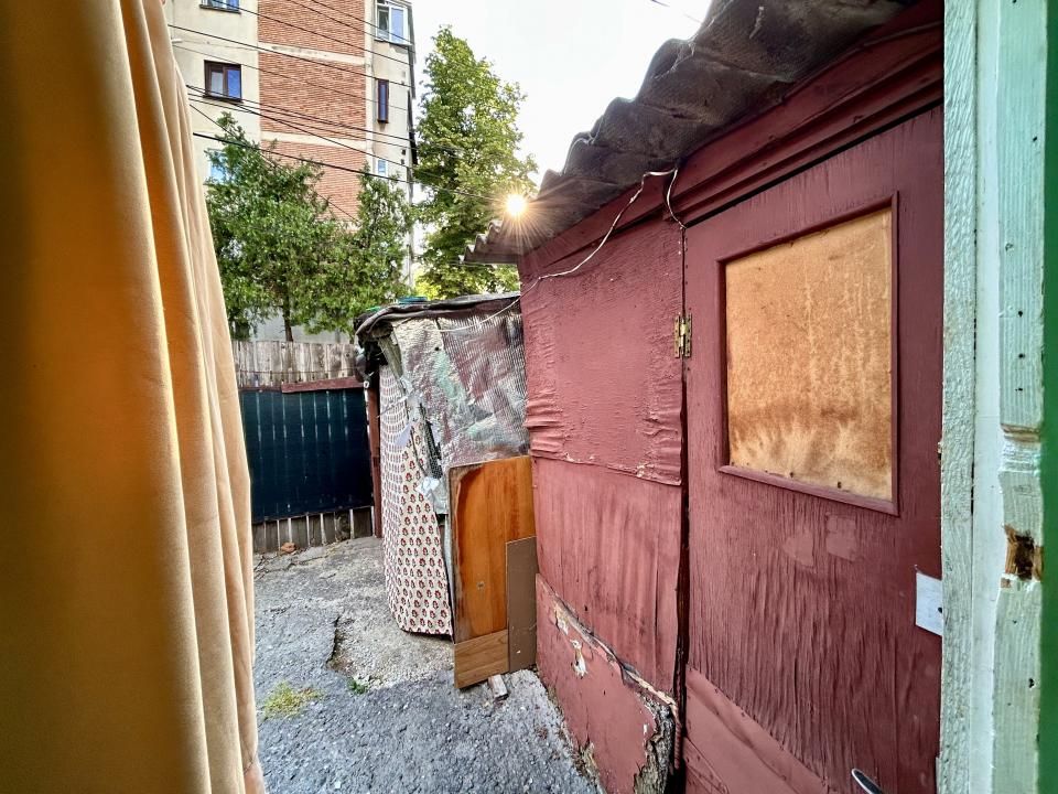 Casa 2 camere, WC exterior, separatie de gaze, Democratiei, Ploiesti — fotografia 10