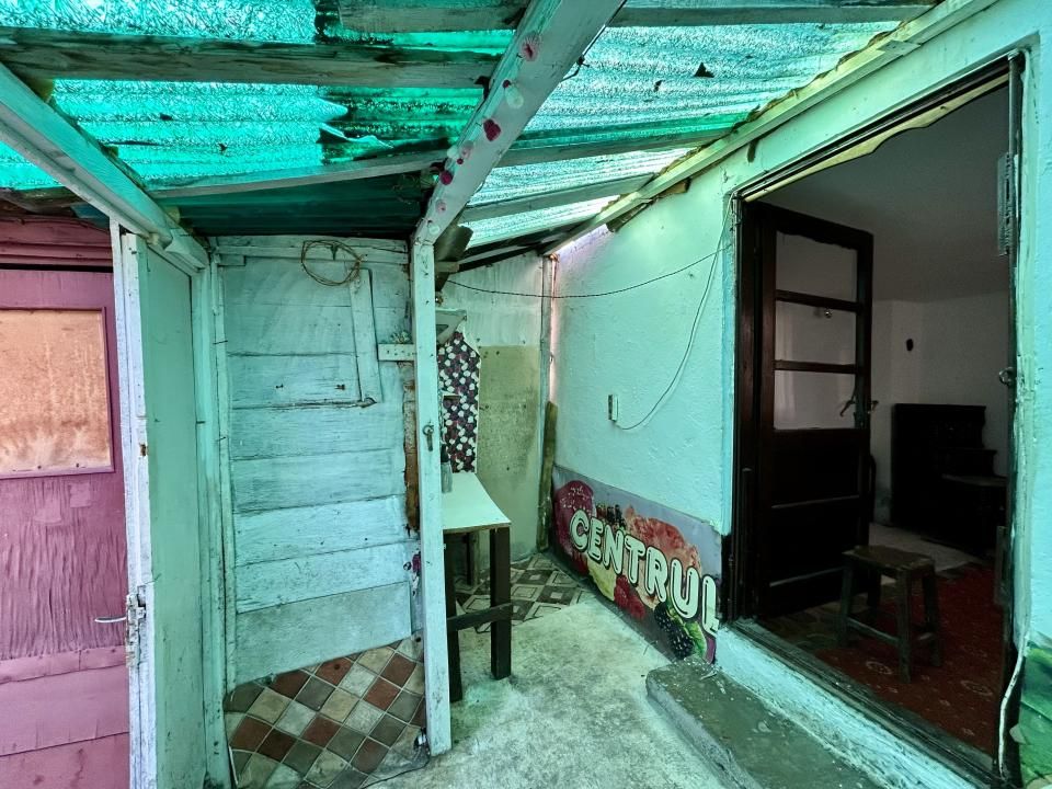 Casa 2 camere, WC exterior, separatie de gaze, Democratiei, Ploiesti — fotografia 11