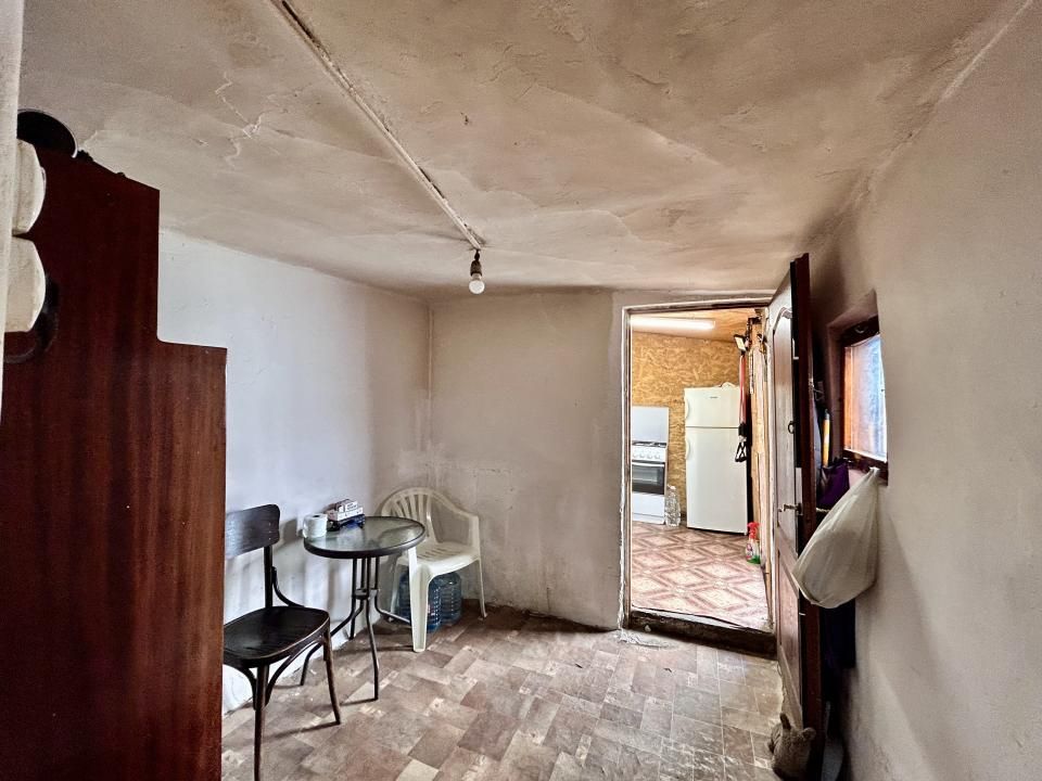 Casa 2 camere, WC exterior, separatie de gaze, Democratiei, Ploiesti — fotografia 3