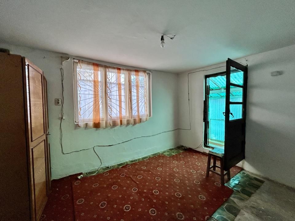 Casa 2 camere, WC exterior, separatie de gaze, Democratiei, Ploiesti — fotografia 8