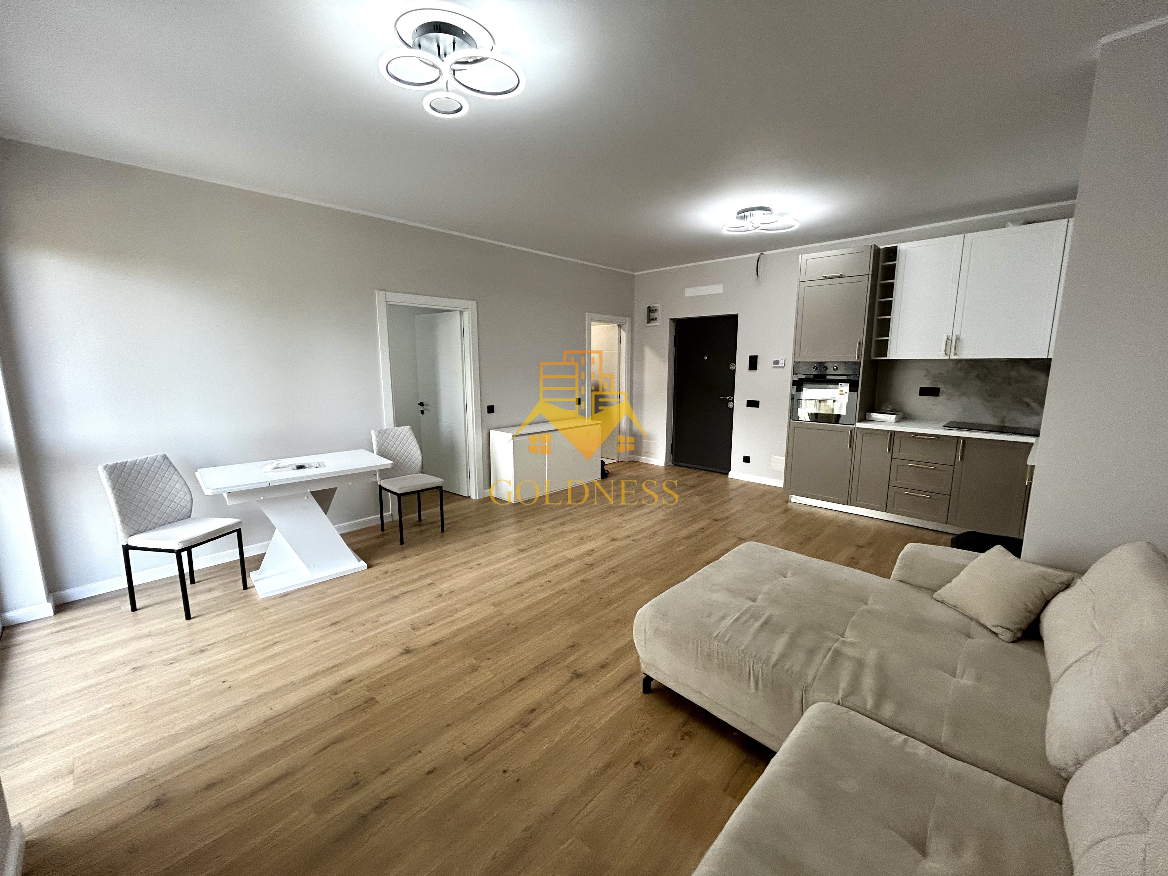 2 camere open space, Parcare, Prima Inchiriere, Piata Oser, Bulgaria — fotografia 3