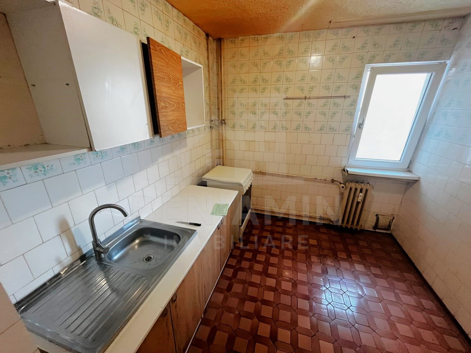 4 Camere-Calea Bucuresti-Rotonda-Spital Neuro-2 Bai-77mp-Liber — fotografia 5