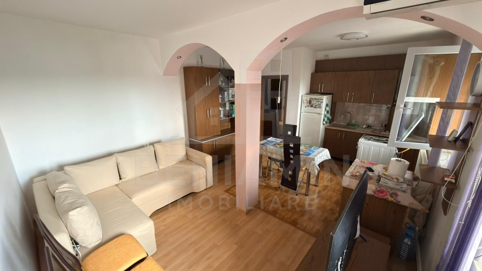 2 camere - 44mp - modern - mobilat - utilat - centrala - Craiovita — fotografia 3