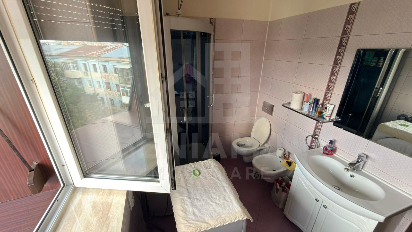 2 camere - 44mp - modern - mobilat - utilat - centrala - Craiovita — fotografia 7