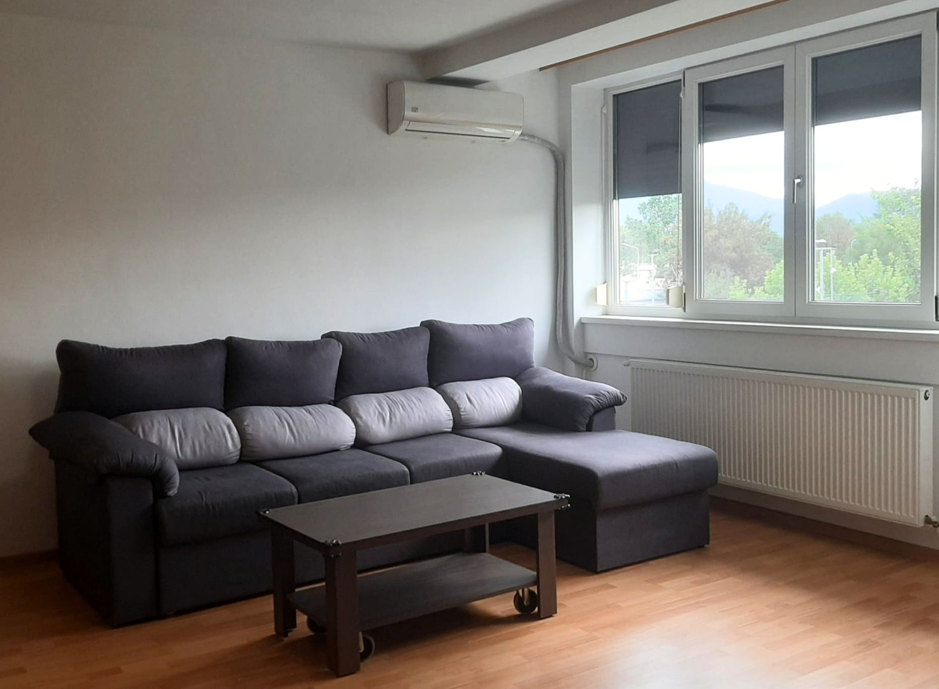 Apartament Renovat 2 Camere + Boxă 7 MP  Vedere Superbă spre Tâmpa — fotografia 2