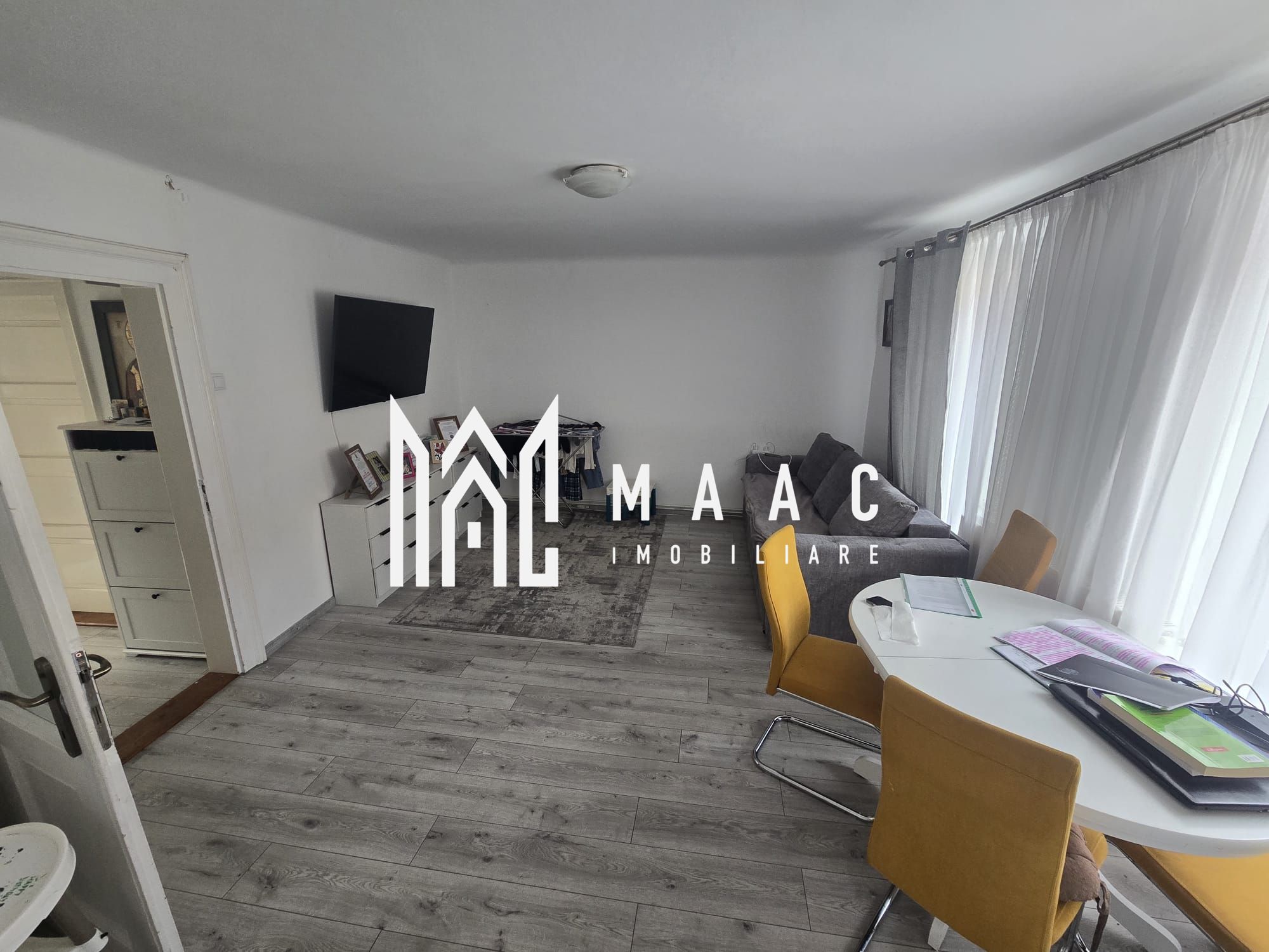 Apartament 3 camere curte privata zona Centrala