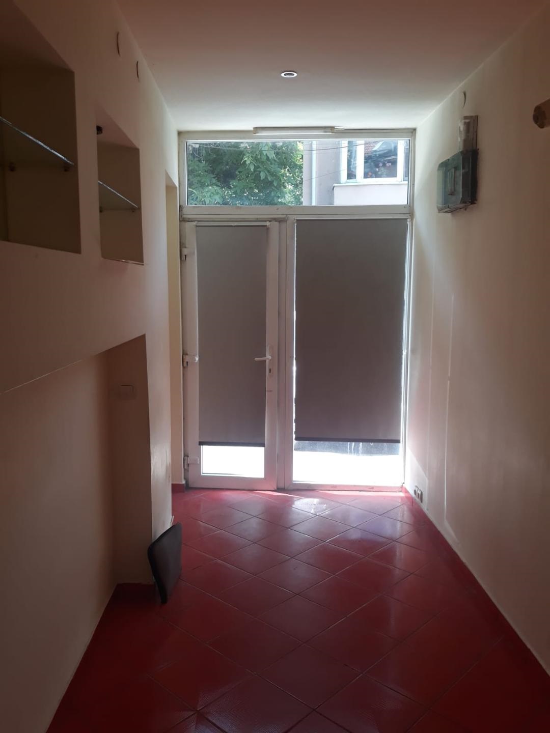 Dau in chirie spatiu comercial, S.U. 10 mp. pentru activitati comerciale sau birou, zona ultracentrala