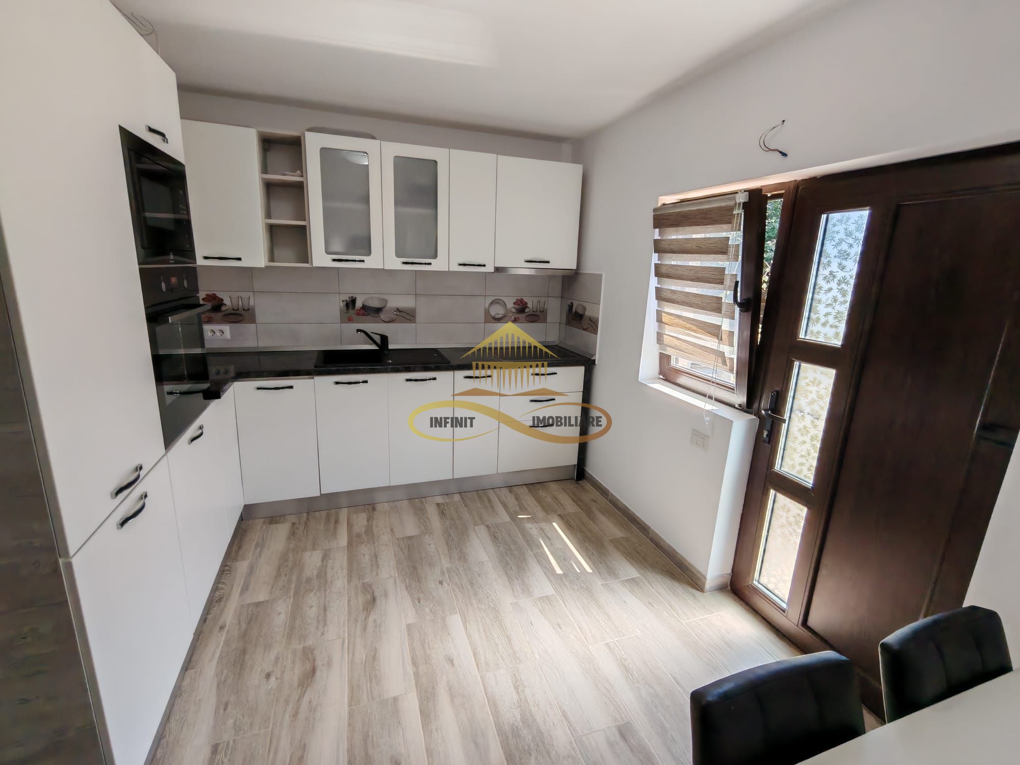 Casa complet mobilata, 3 dormitoare, garaj și livada – Racaciuni — fotografia 3
