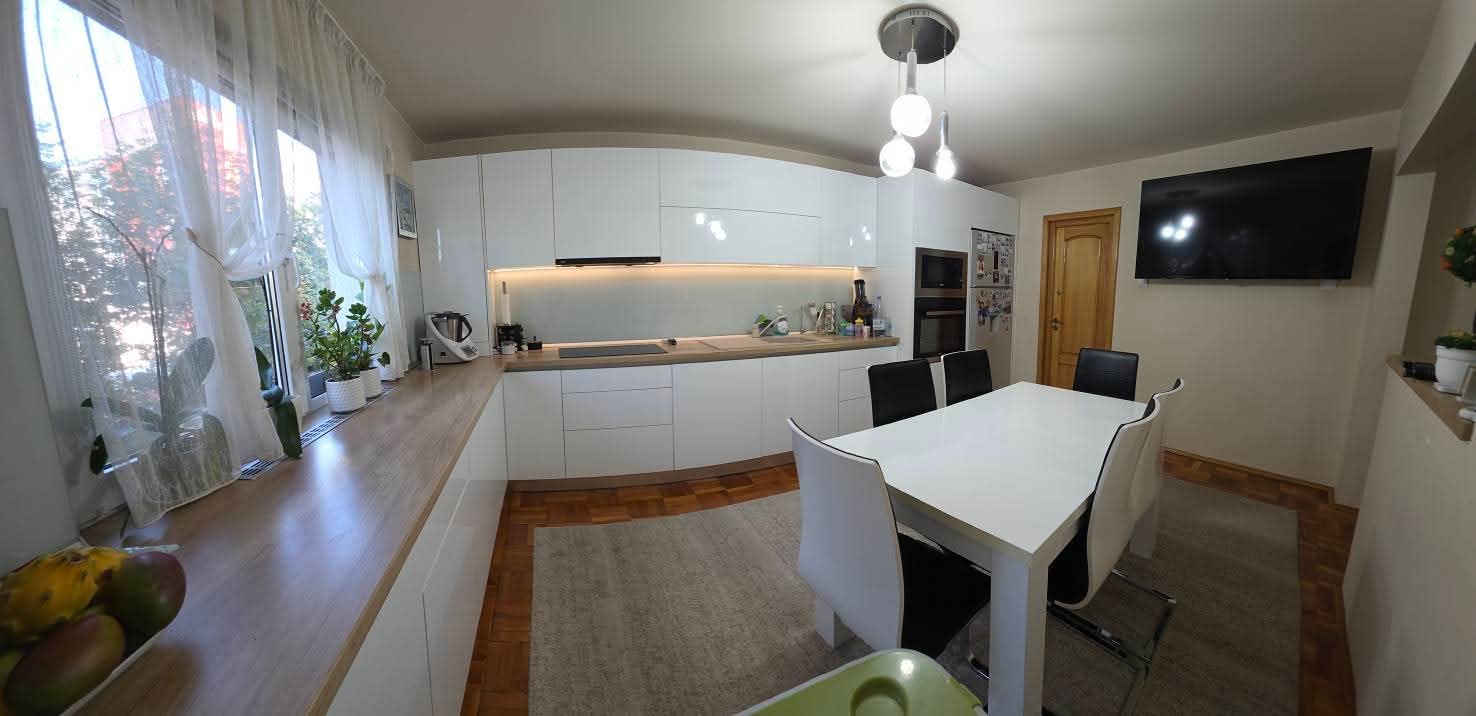 Apartament decomandat 3 camere, 100 mp | Etaj 1 | ZONA FARMEC