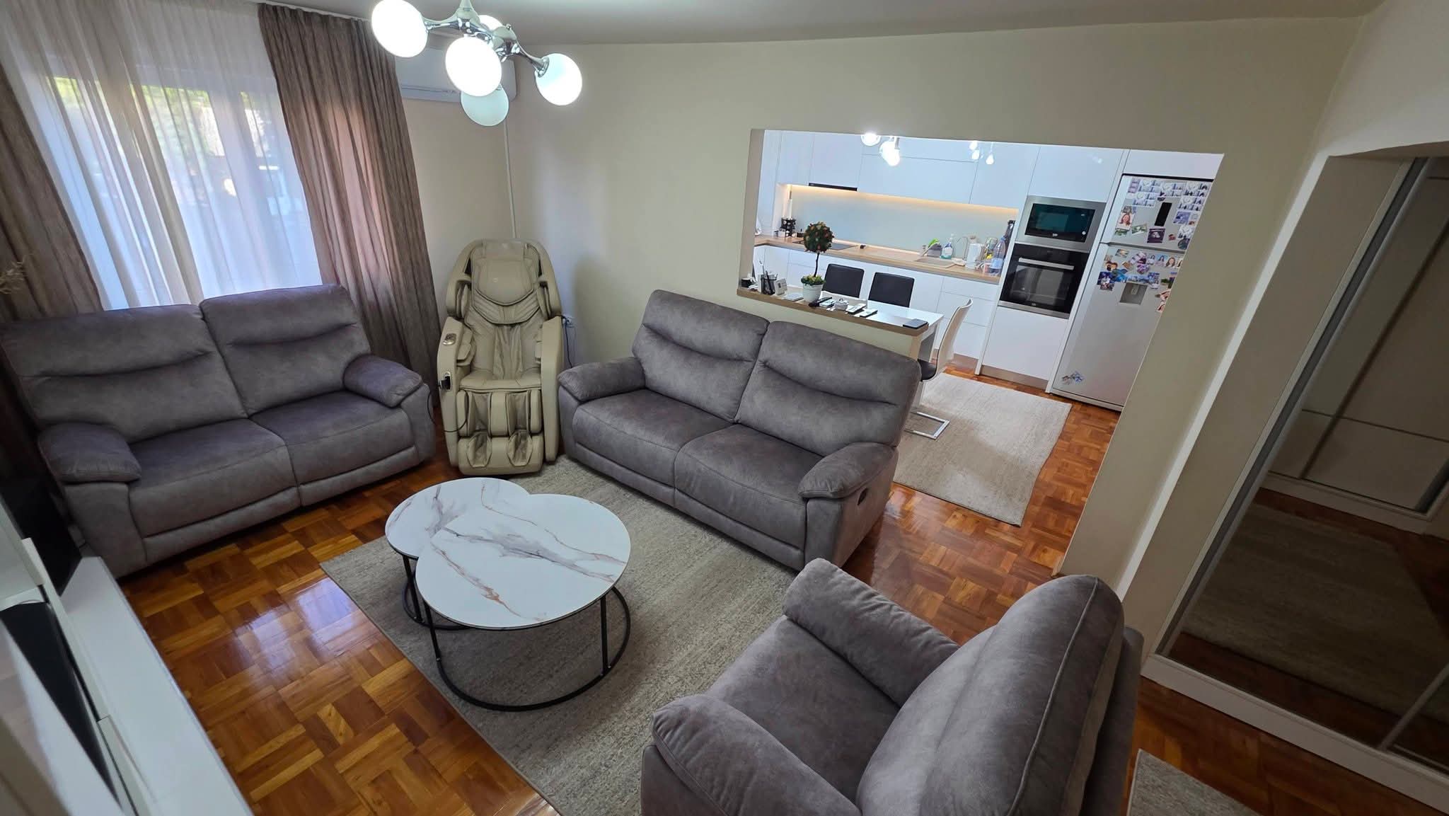 Apartament decomandat 3 camere, 100 mp | Etaj 1 | ZONA FARMEC — fotografia 4