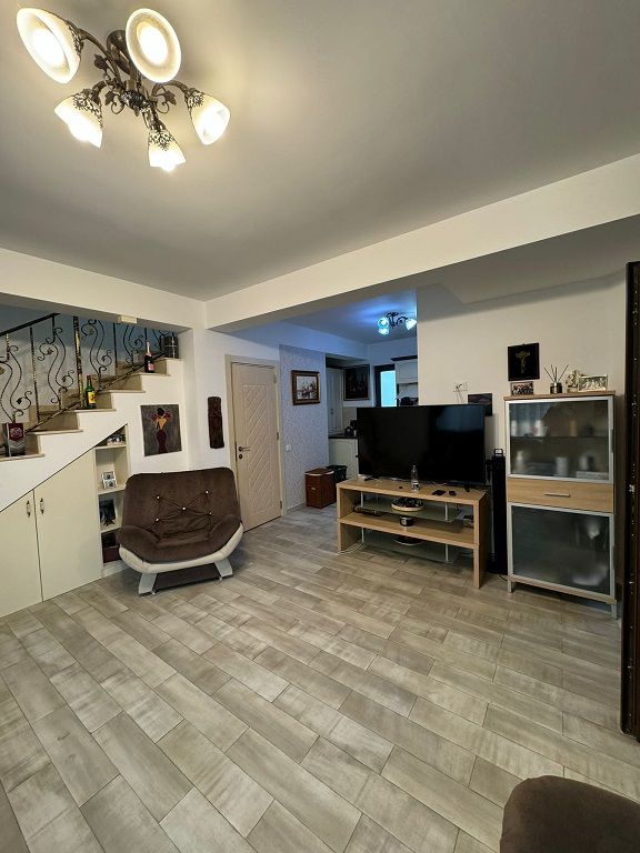 Inchiriere vila individuala P+1+Pod | 4 camere | Teren 300 mp | Tunari