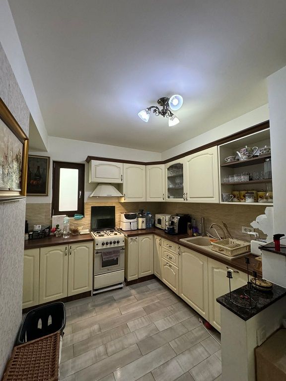 Inchiriere vila individuala P+1+Pod | 4 camere | Teren 300 mp | Tunari — fotografia 5