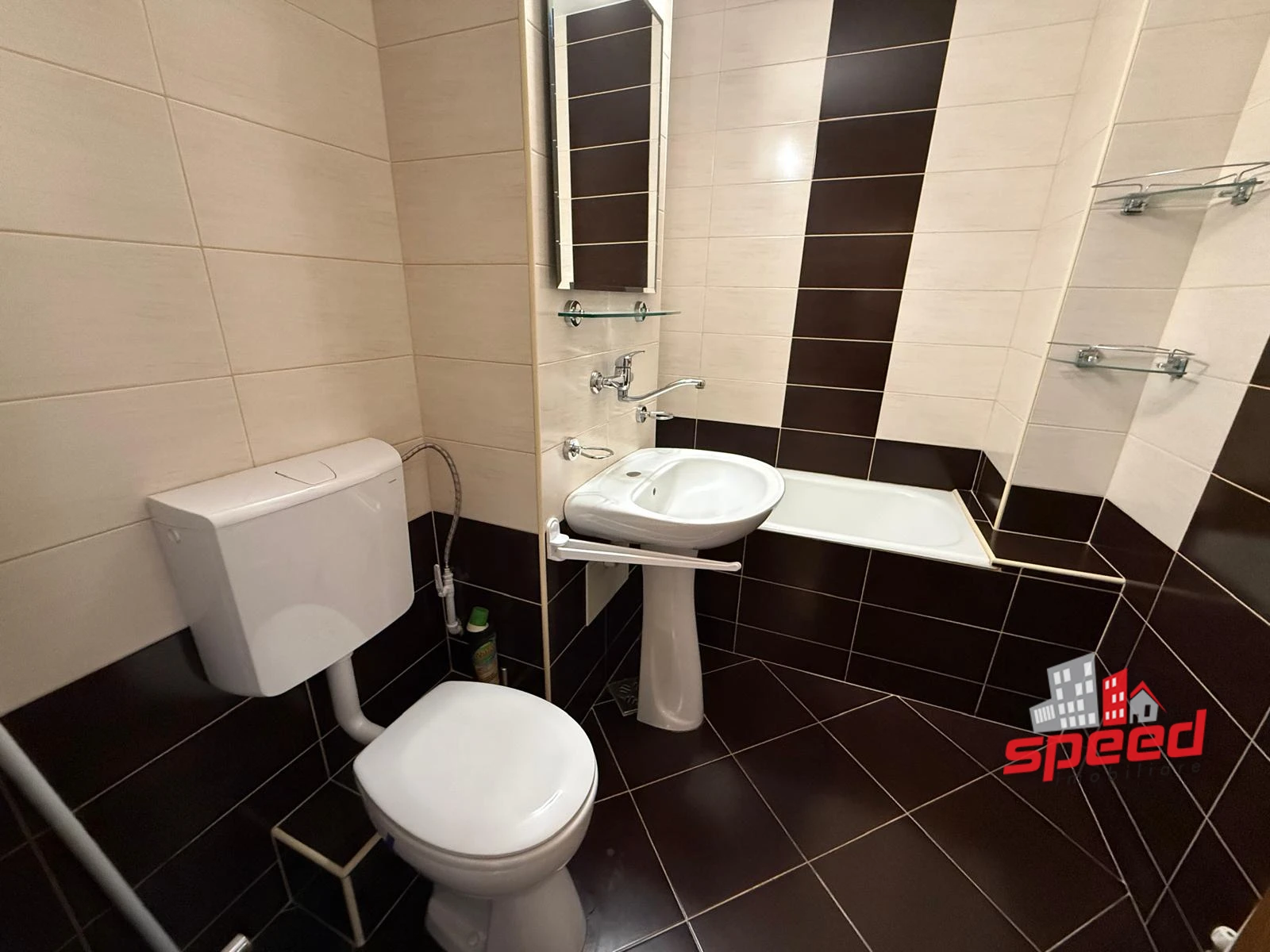Apartament 4 camere de închiriat în Târgu Mureș — fotografia 8