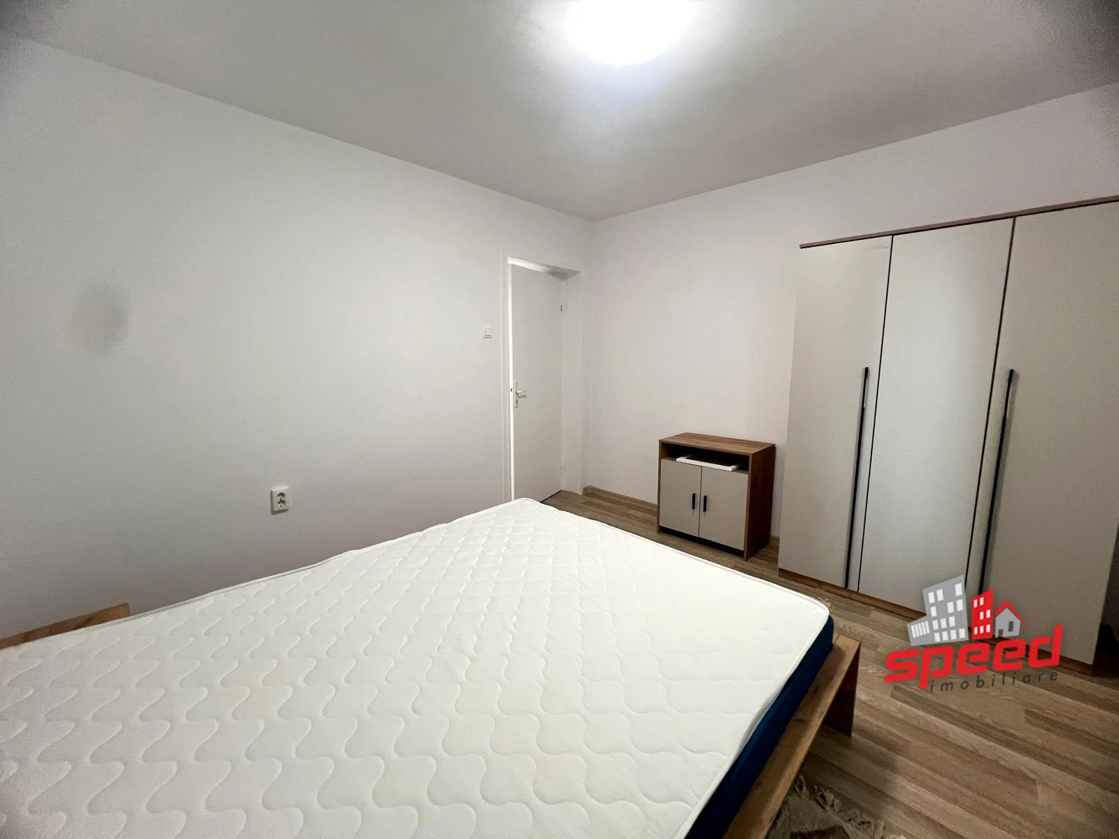 De închiriat apartament cu 3 camere în Târgu Mureș - Semicentral — fotografia 2