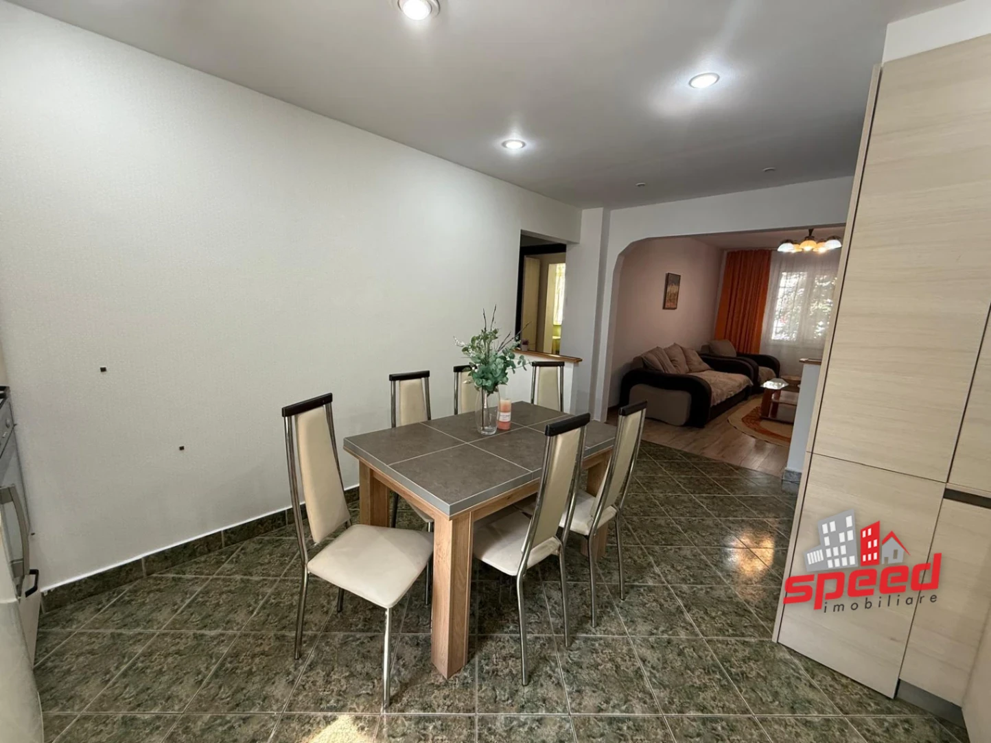 Apartament 4 camere de închiriat în Târgu Mureș — fotografia 2