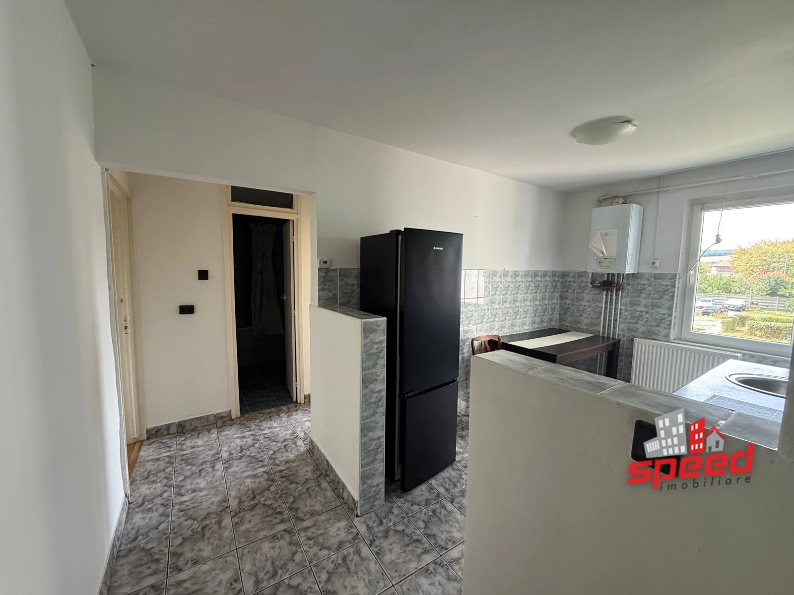 De închiriat apartament cu 3 camere în Tg Mureş - Unirii — fotografia 5