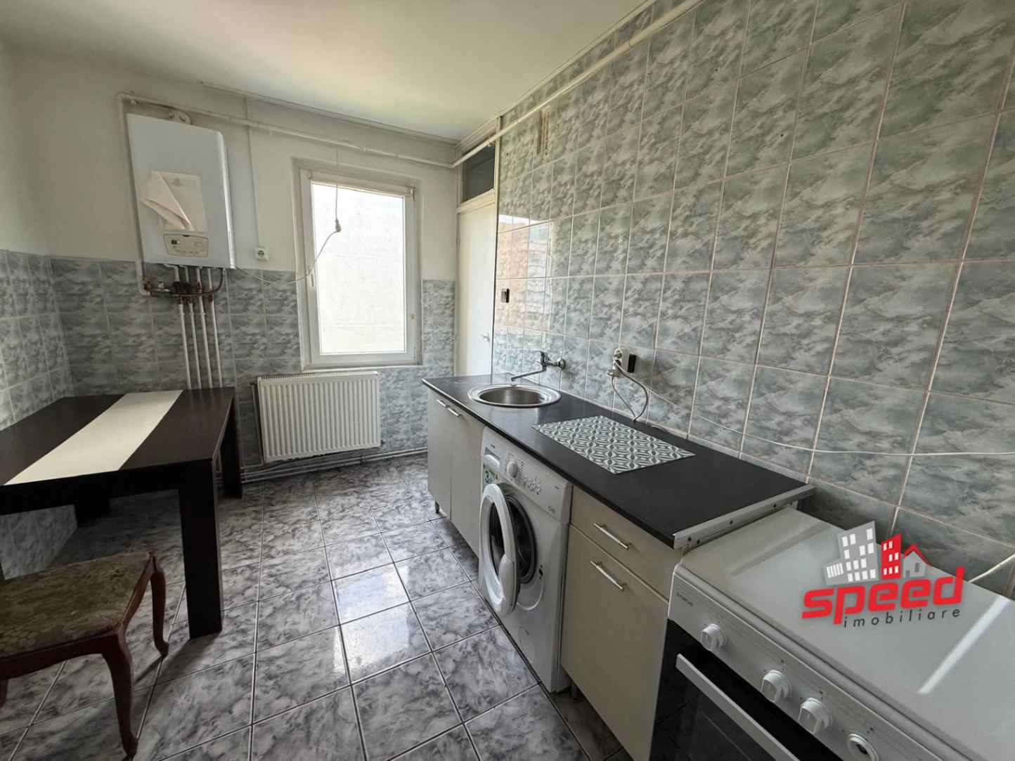 De închiriat apartament cu 3 camere în Tg Mureş - Unirii — fotografia 4