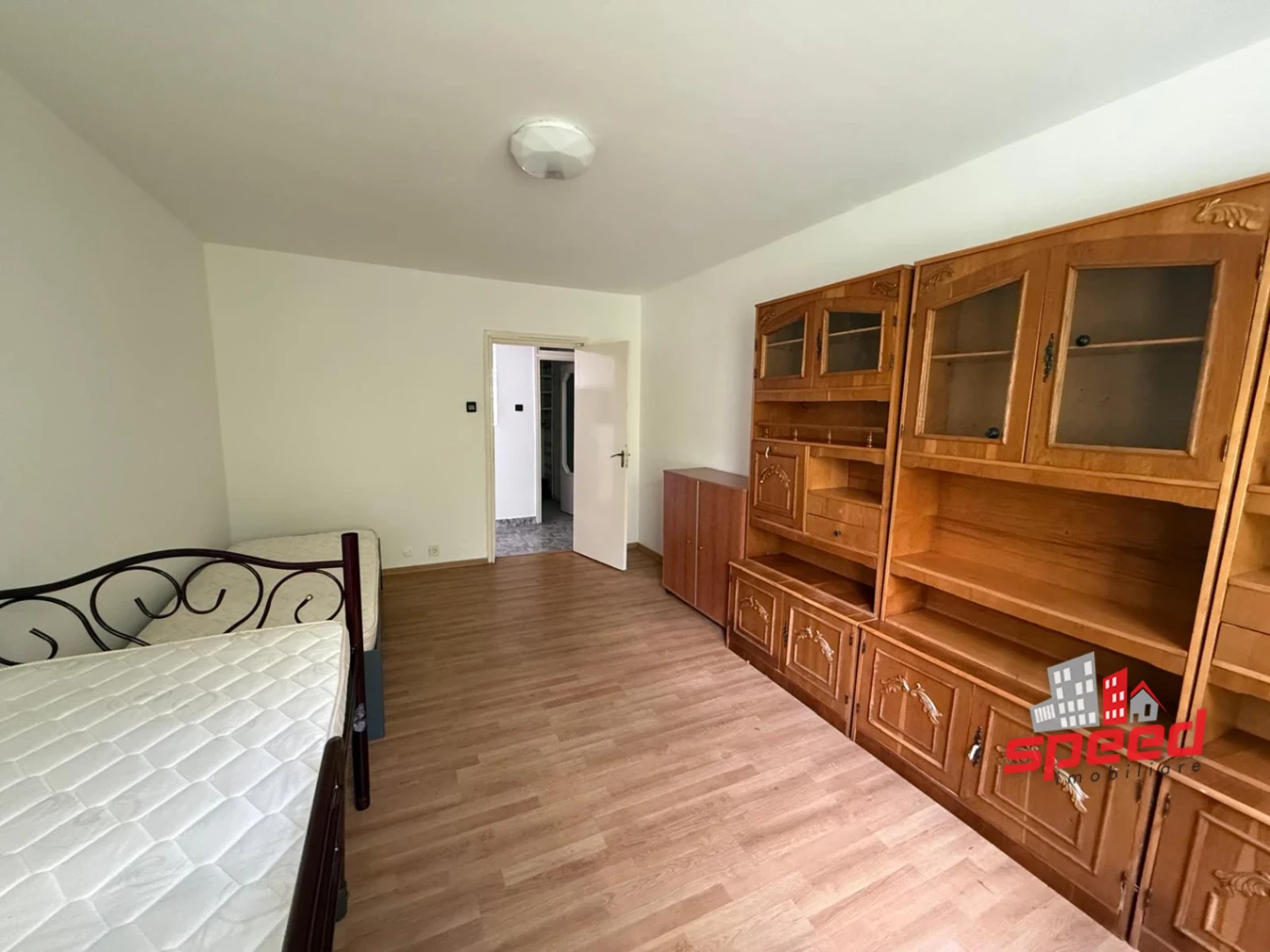 De închiriat apartament cu 3 camere în Tg Mureş - Unirii