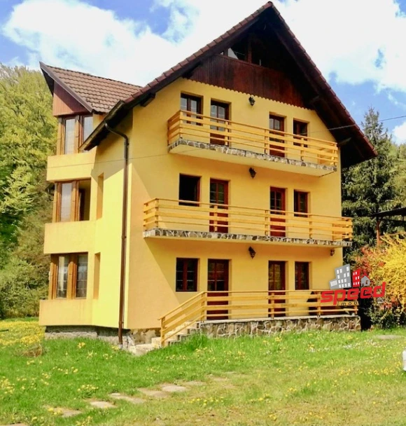A/14831 Casă singur în curte 10 camere de vânzare în Sovata