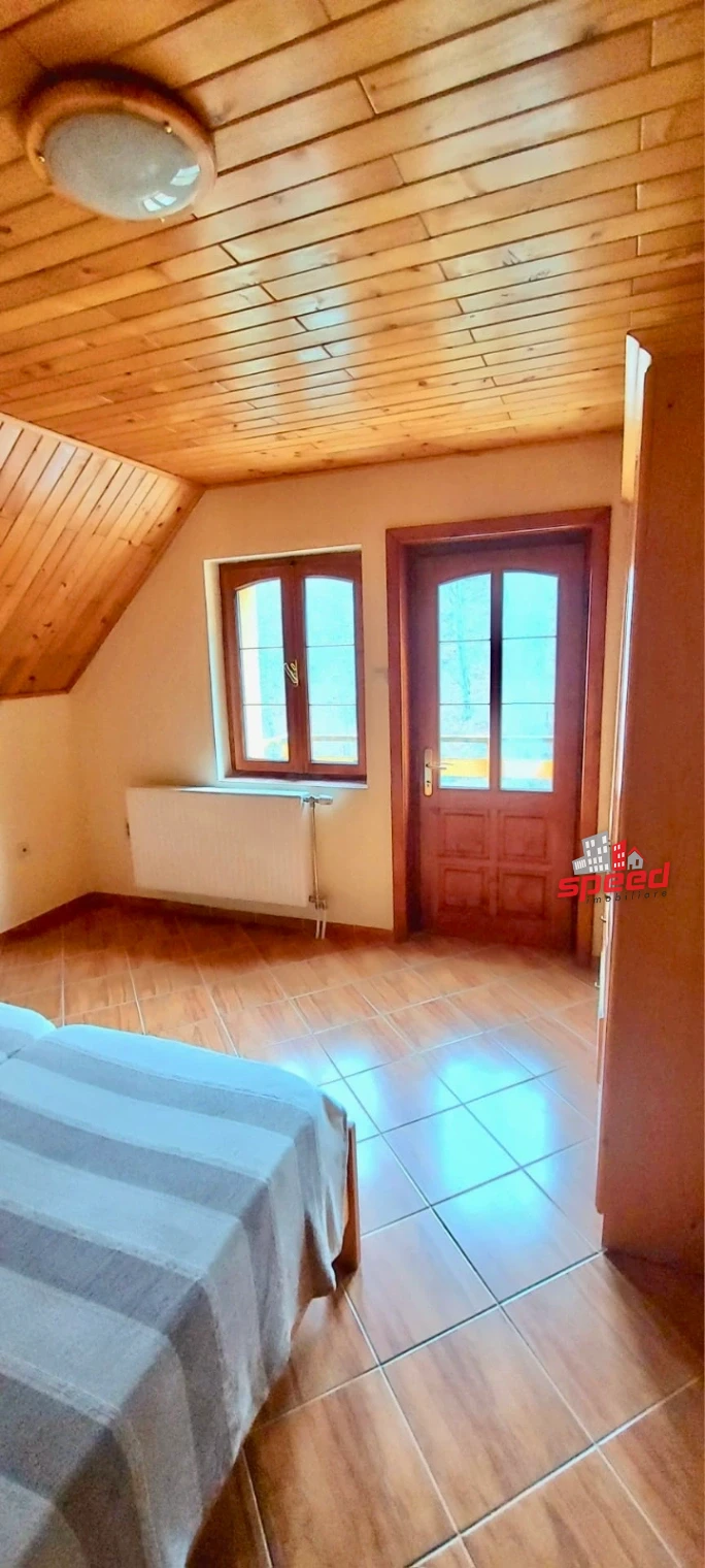 A/14831 Casă singur în curte 10 camere de vânzare în Sovata — fotografia 6
