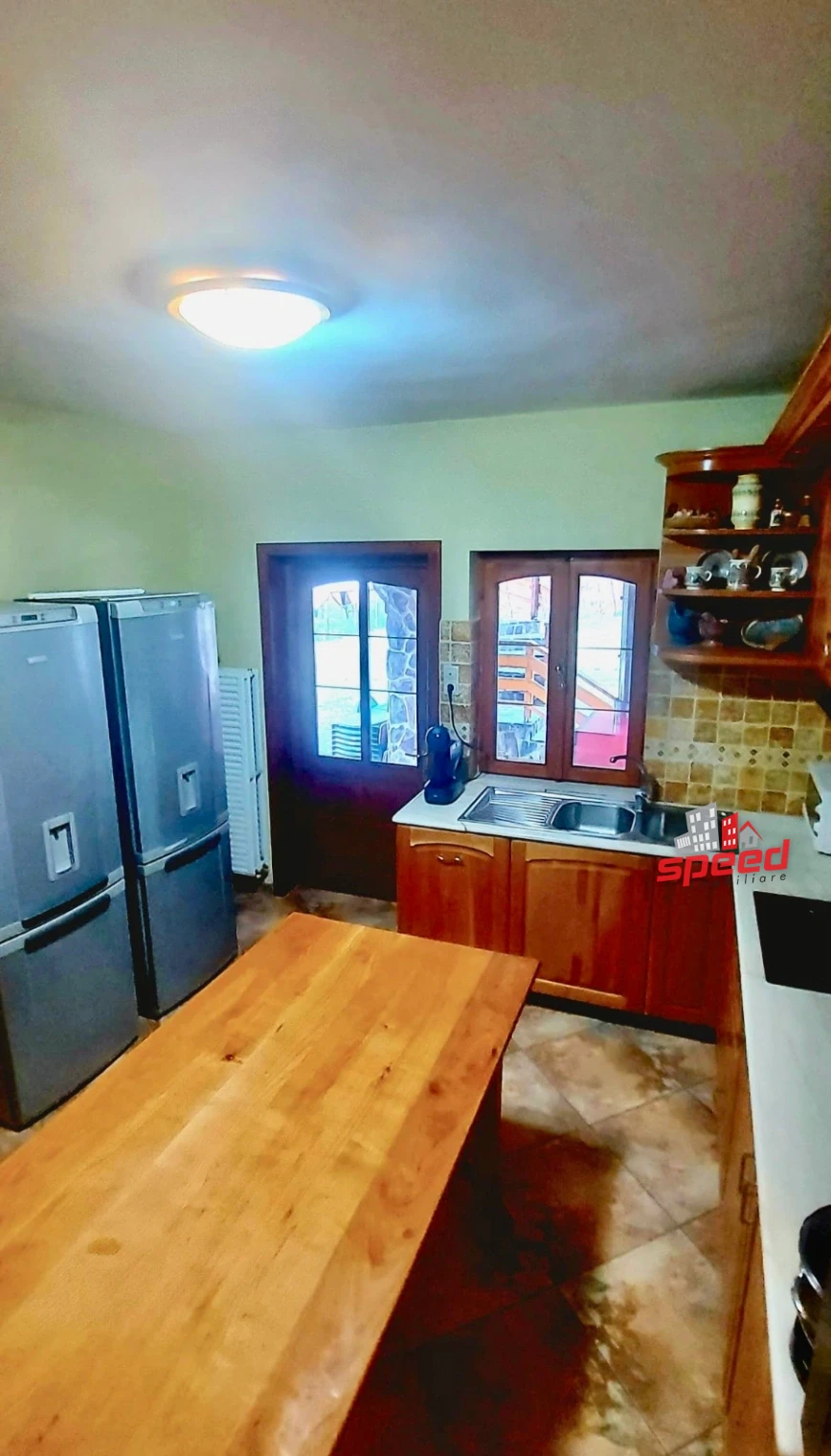 A/14831 Casă singur în curte 10 camere de vânzare în Sovata — fotografia 4