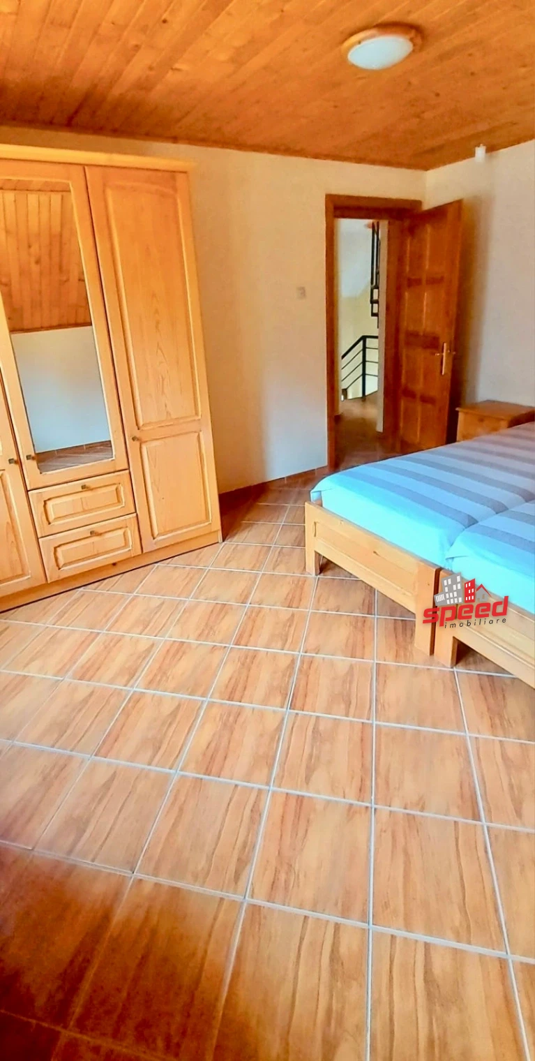 A/14831 Casă singur în curte 10 camere de vânzare în Sovata — fotografia 8