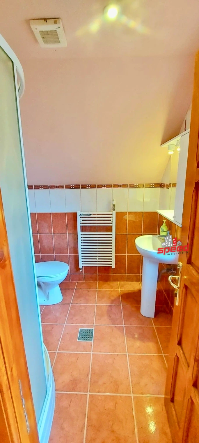 A/14831 Casă singur în curte 10 camere de vânzare în Sovata — fotografia 12