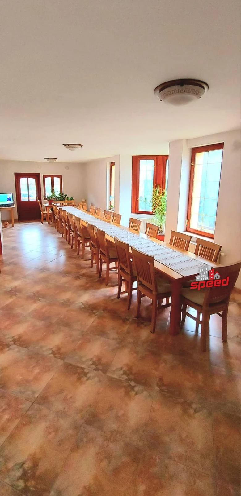 A/1483 Casă singur în curte 10 camere de vânzare în Sovata — fotografia 3
