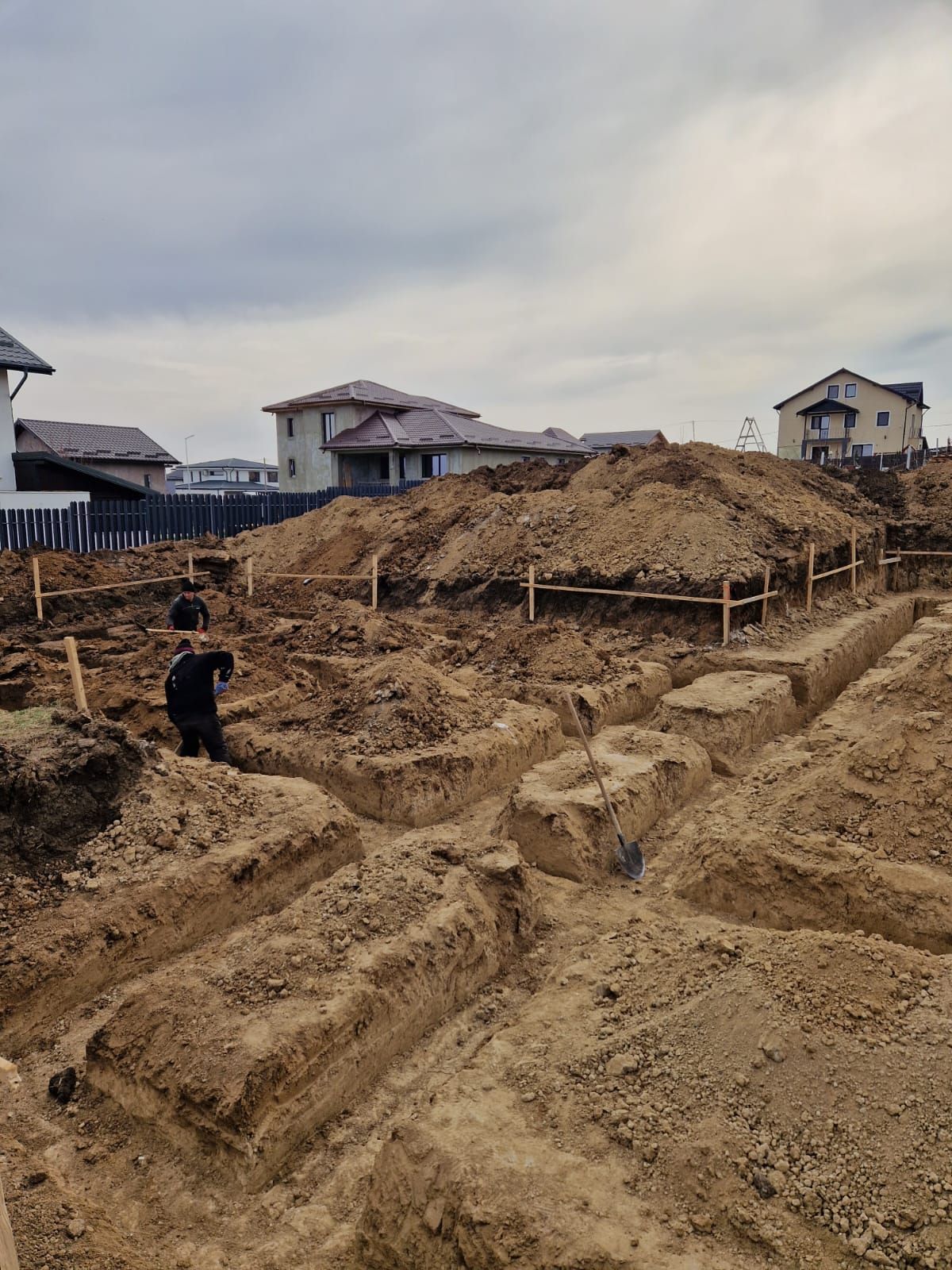 Teren 1000 mp cu proiect de casă, cu fundație turnată și utilități — fotografia 6