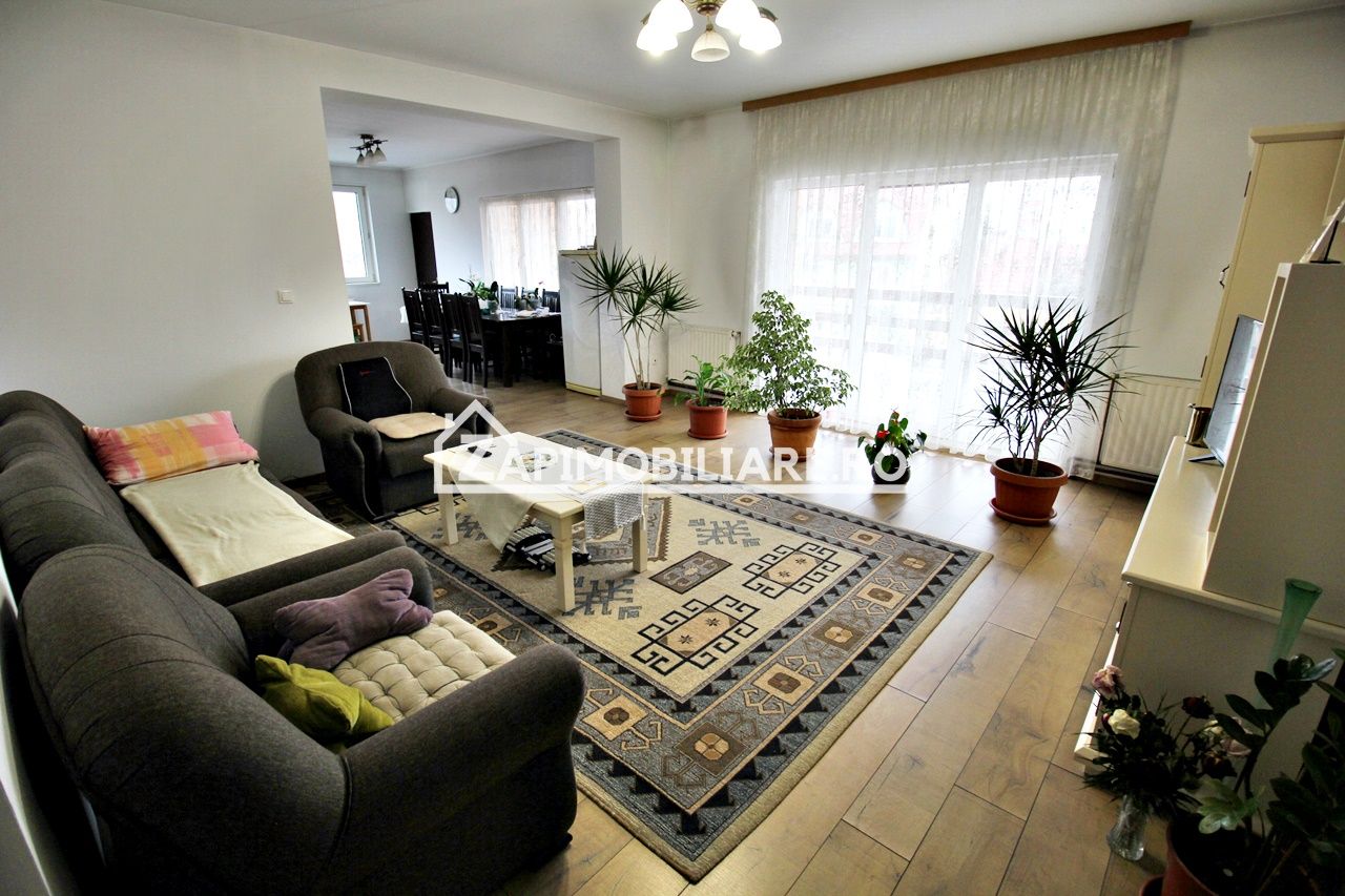 Casa 4 camere+spatiu comercial 420mp.6 bai,720mp teren