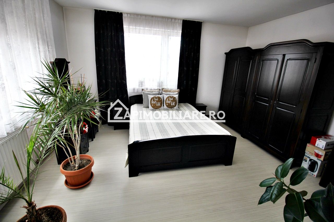 Casa 4 camere+spatiu comercial 420mp.6 bai,720mp teren — fotografia 3